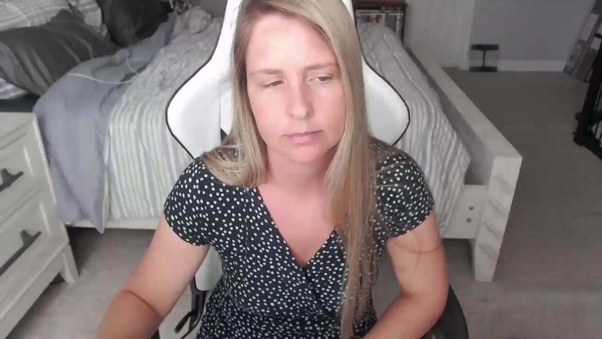 Gallery image thumbnail from ZenZoey's myfreecams stream on, 05/01/2025, 18:43 image 12 of 20