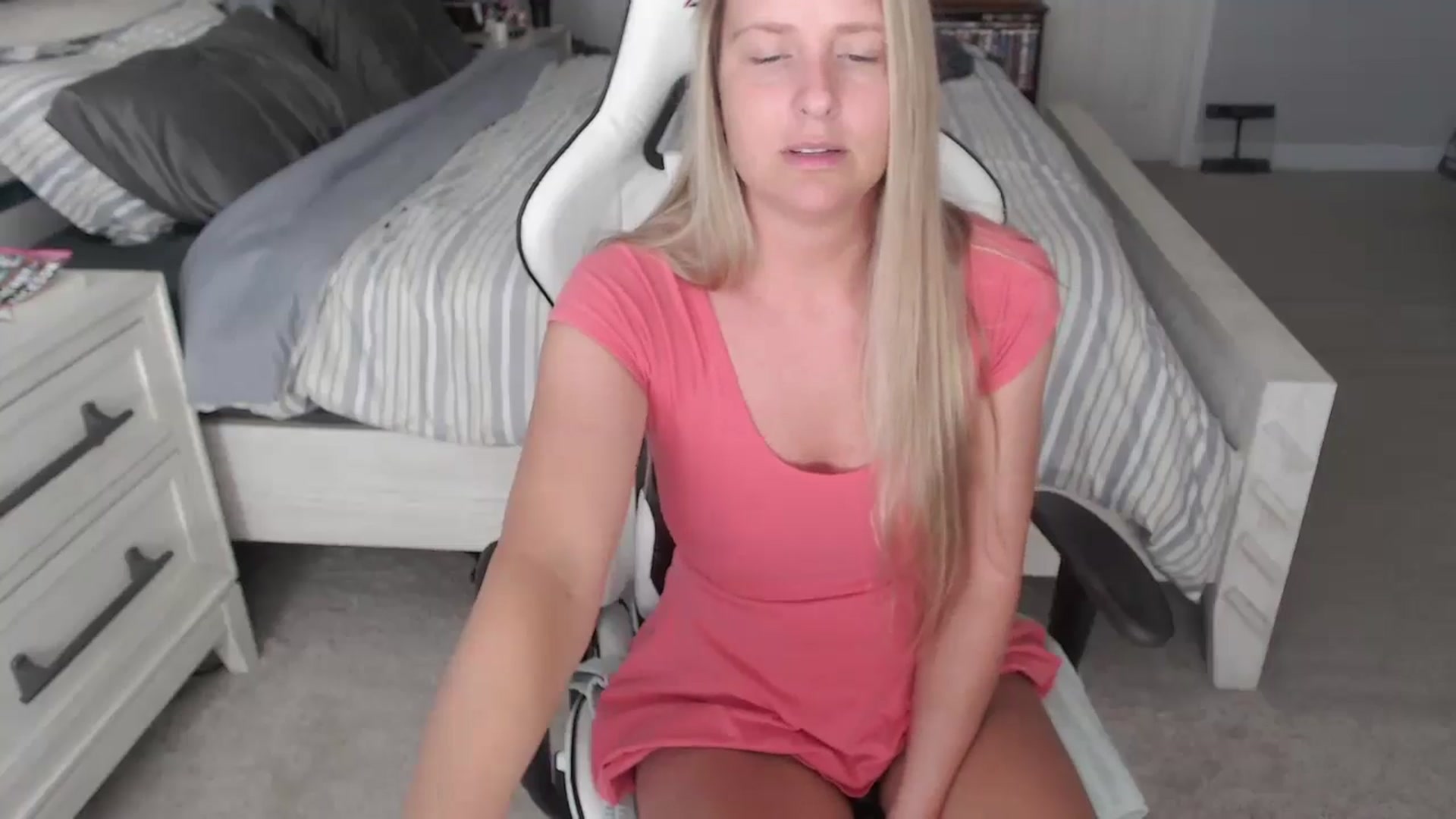 Gallery image thumbnail from ZenZoey's myfreecams stream on, 05/02/2025, 15:49 image 7 of 20