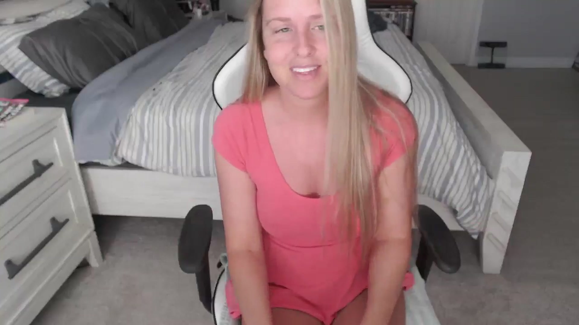 Gallery image thumbnail from ZenZoey's myfreecams stream on, 05/02/2025, 15:49 image 14 of 20
