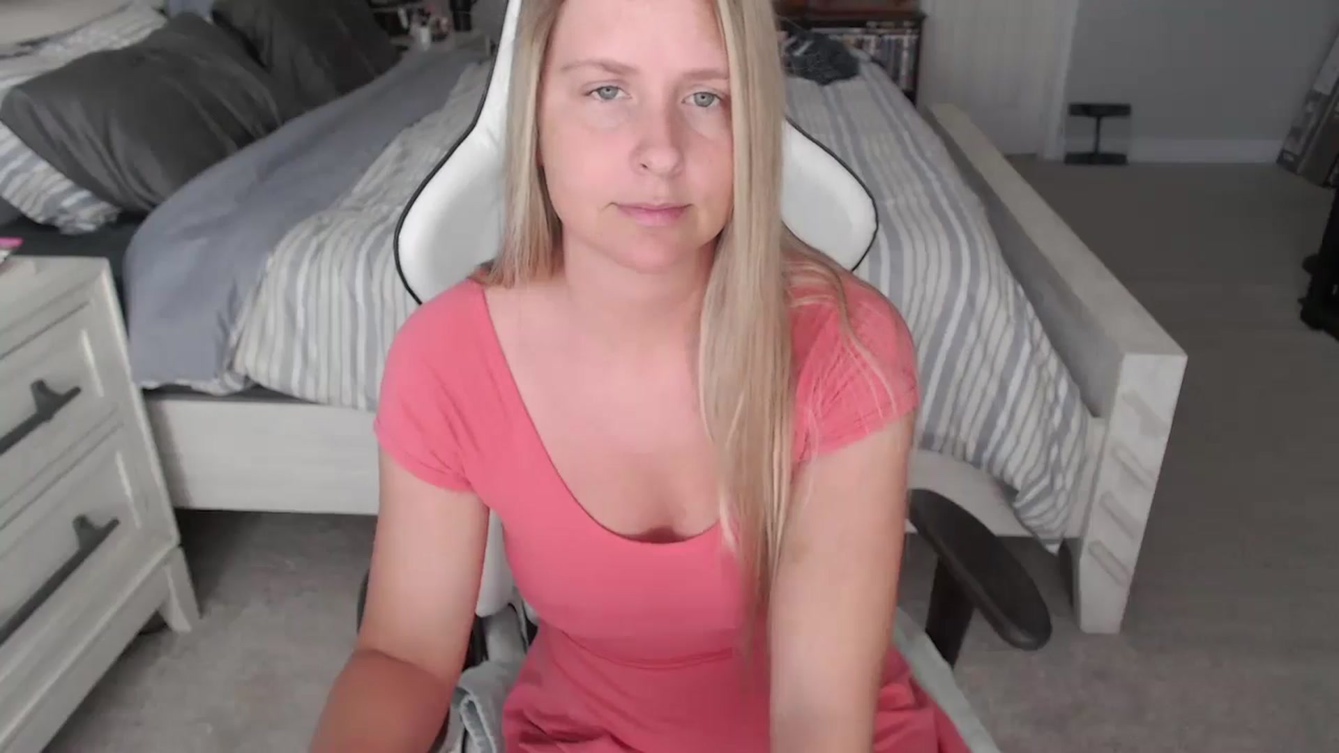 Gallery image thumbnail from ZenZoey's myfreecams stream on, 05/02/2025, 16:43 image 2 of 20