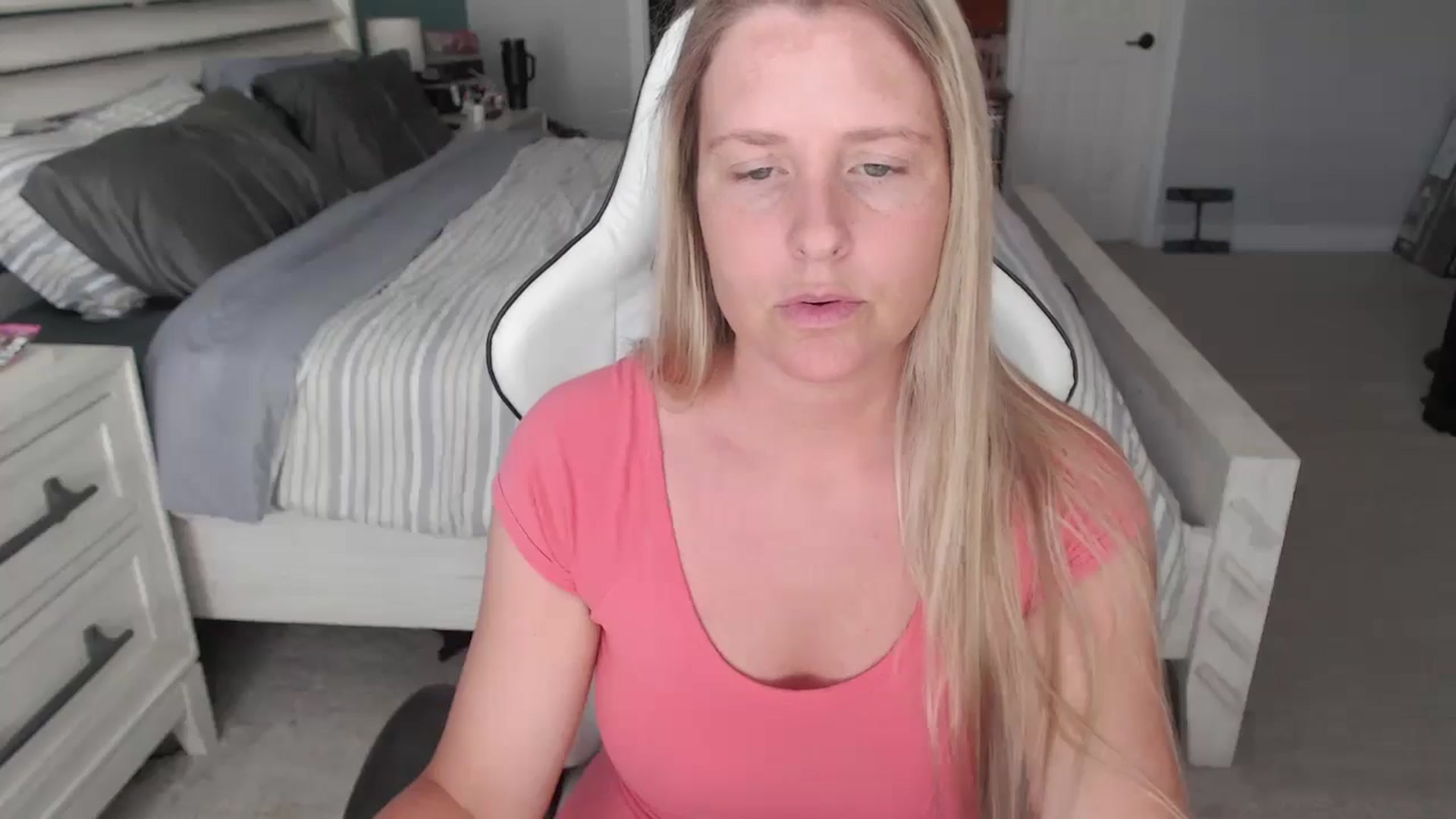 Gallery image thumbnail from ZenZoey's myfreecams stream on, 05/02/2025, 16:43 image 11 of 20