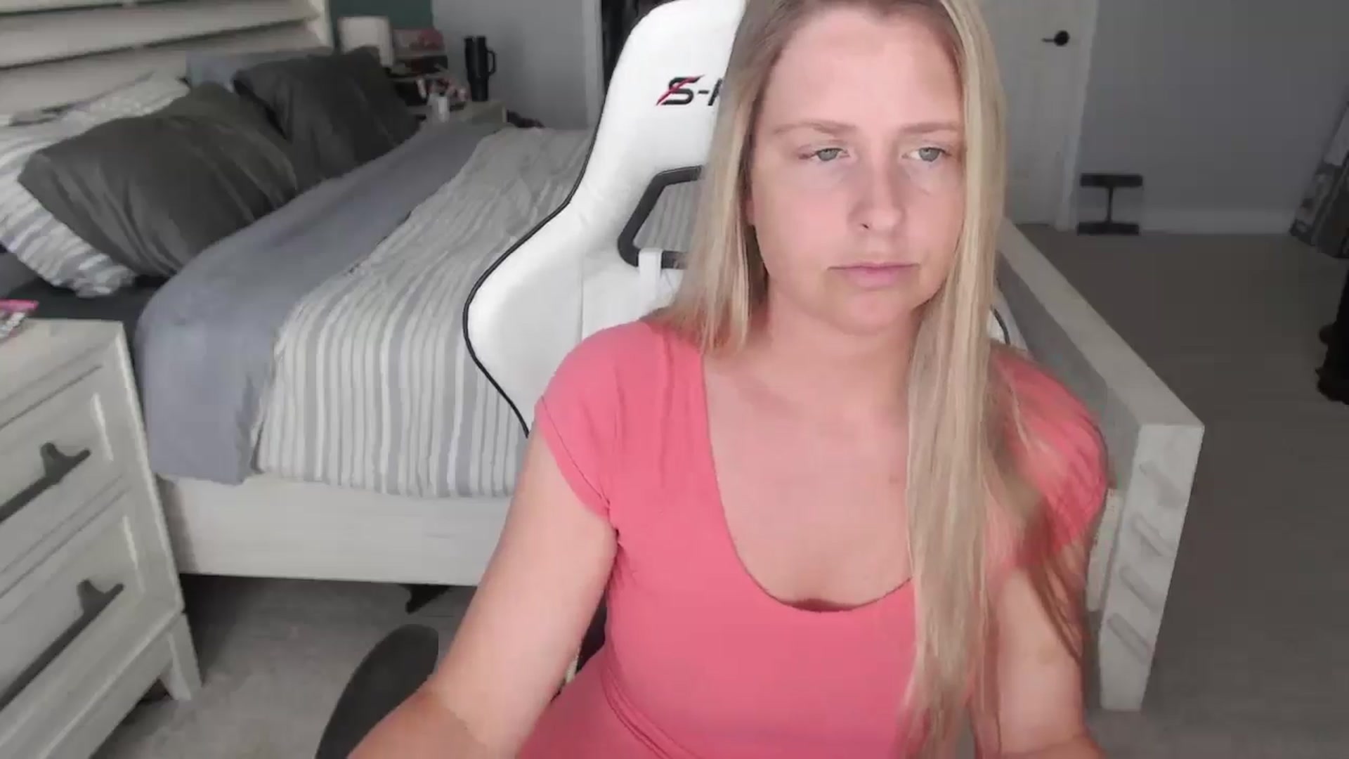 Gallery image thumbnail from ZenZoey's myfreecams stream on, 05/02/2025, 16:43 image 12 of 20