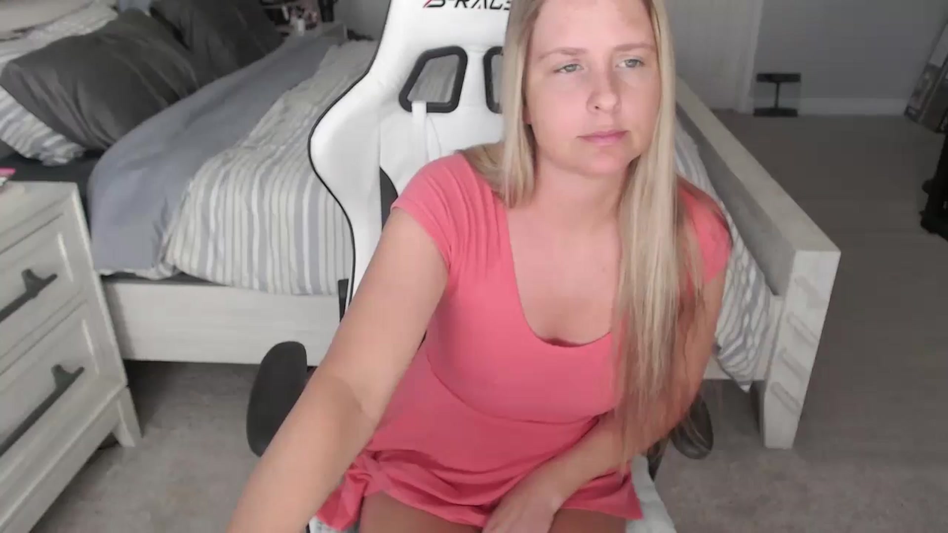 Gallery image thumbnail from ZenZoey's myfreecams stream on, 05/02/2025, 16:43 image 6 of 20