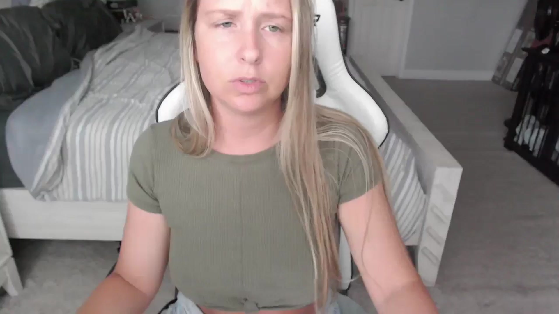 Gallery image thumbnail from ZenZoey's myfreecams stream on, 05/06/2025, 16:46 image 20 of 20