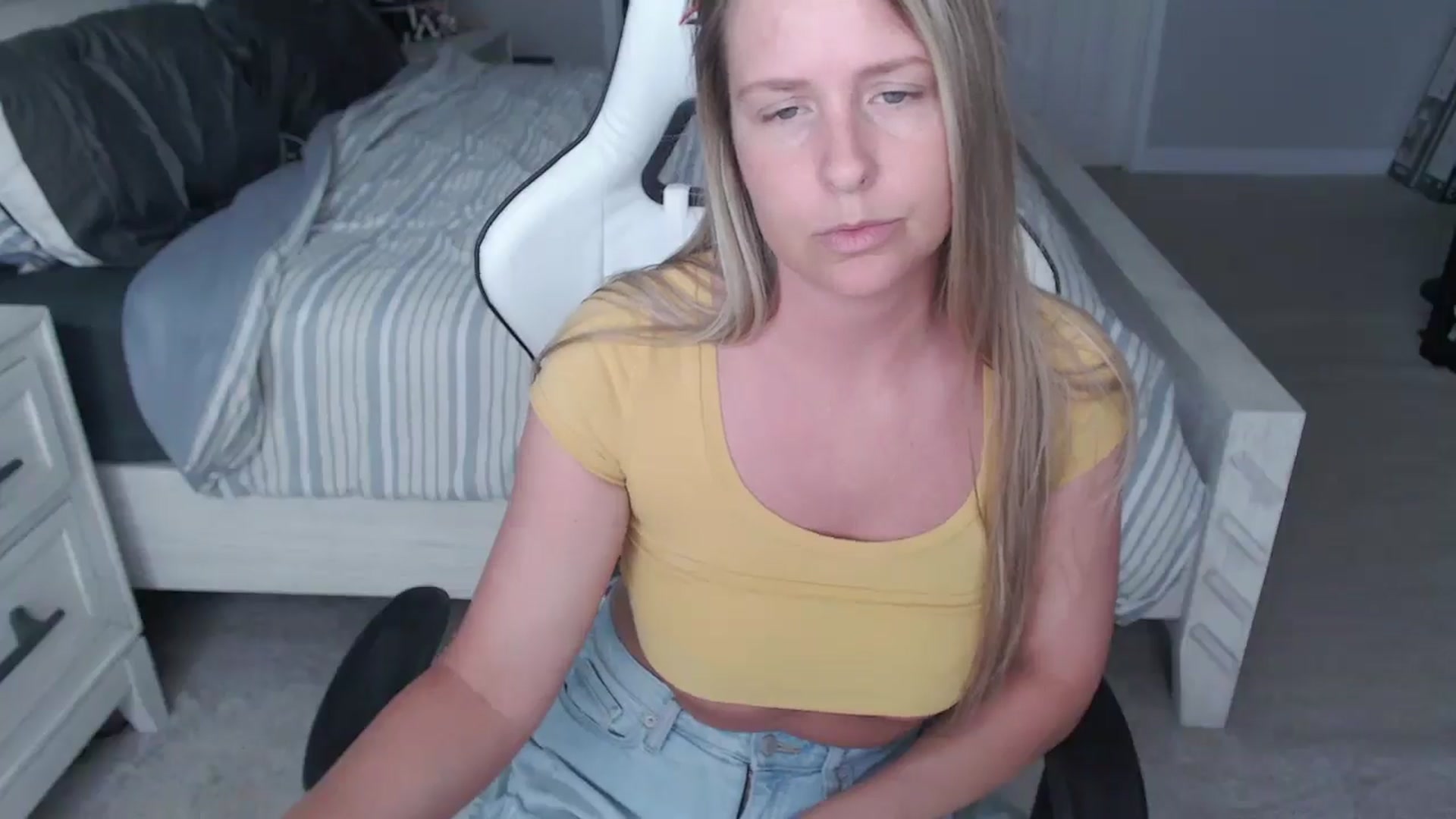 Gallery image thumbnail from ZenZoey's myfreecams stream on, 05/06/2025, 18:10 image 10 of 20