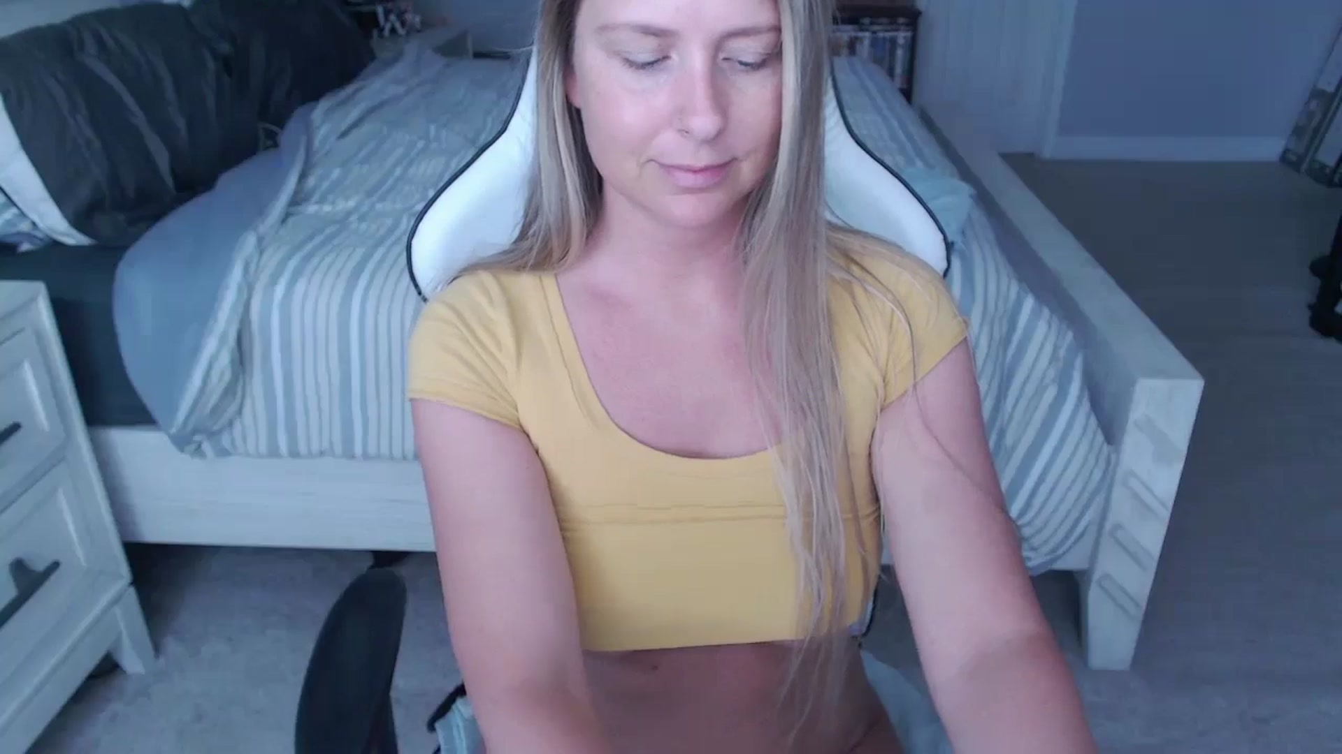 Gallery image thumbnail from ZenZoey's myfreecams stream on, 05/06/2025, 18:10 image 7 of 20