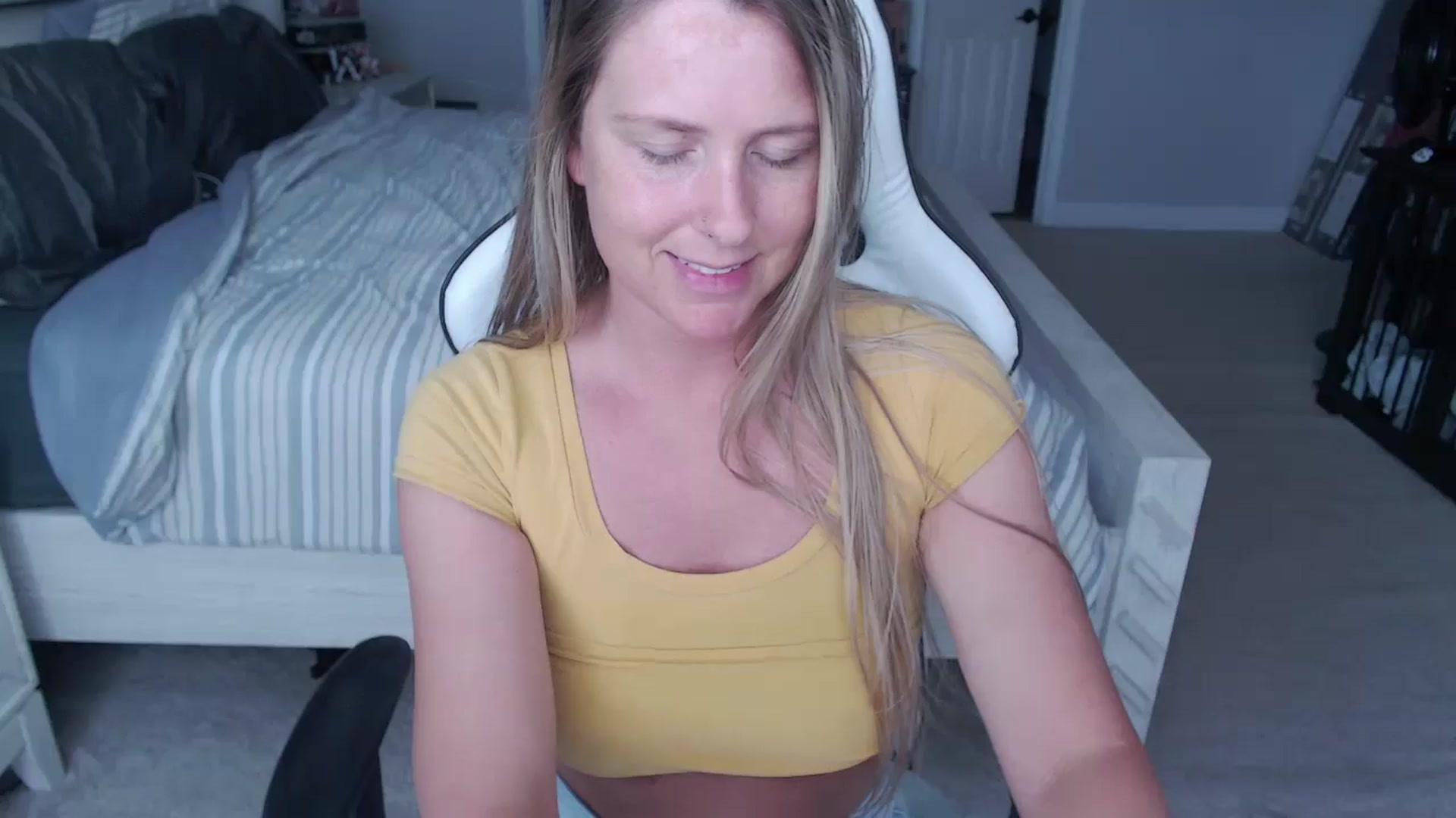 Gallery image thumbnail from ZenZoey's myfreecams stream on, 05/06/2025, 18:51 image 1 of 20