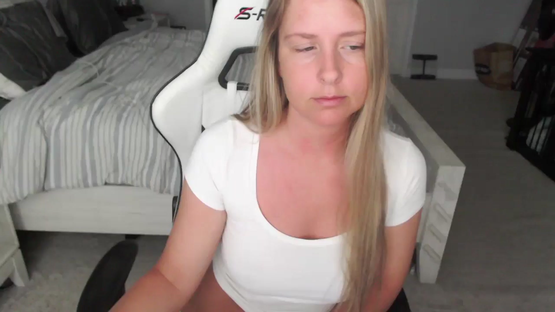 Gallery image thumbnail from ZenZoey's myfreecams stream on, 05/07/2025, 17:05 image 1 of 20
