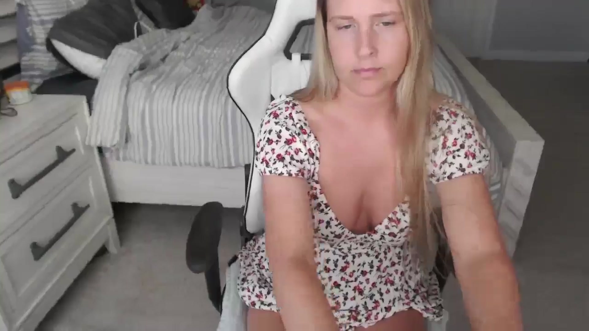 Gallery image thumbnail from ZenZoey's myfreecams stream on, 05/14/2025, 16:50 image 18 of 20
