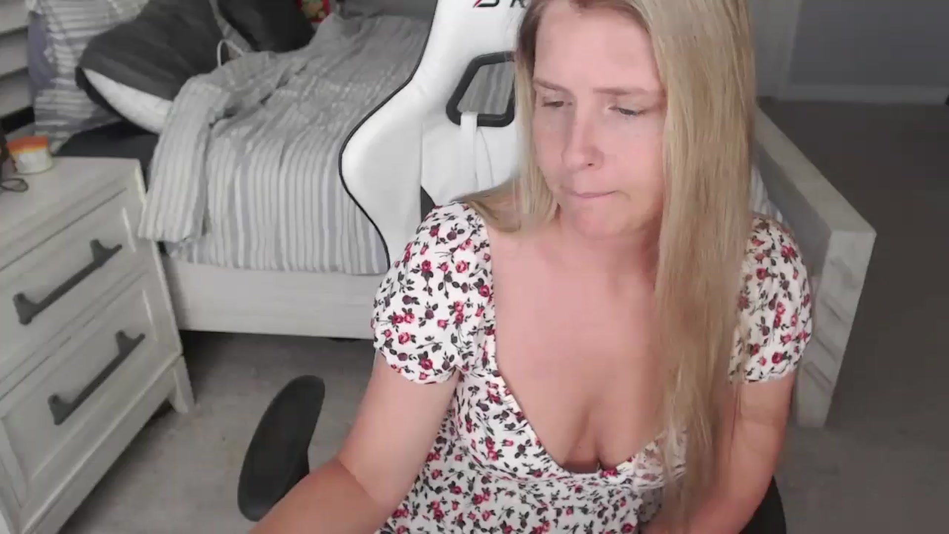 Gallery image thumbnail from ZenZoey's myfreecams stream on, 05/14/2025, 16:50 image 5 of 20