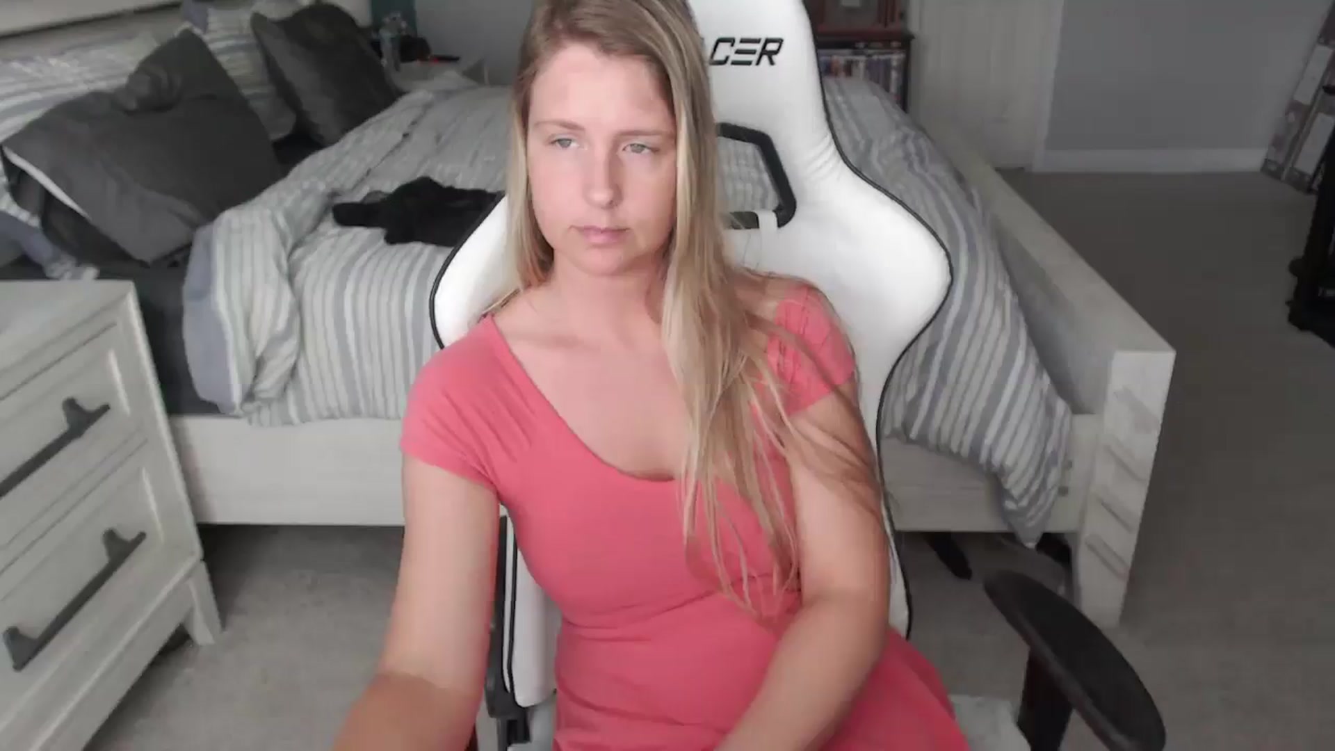 Gallery image thumbnail from ZenZoey's myfreecams stream on, 05/15/2025, 17:09 image 20 of 20