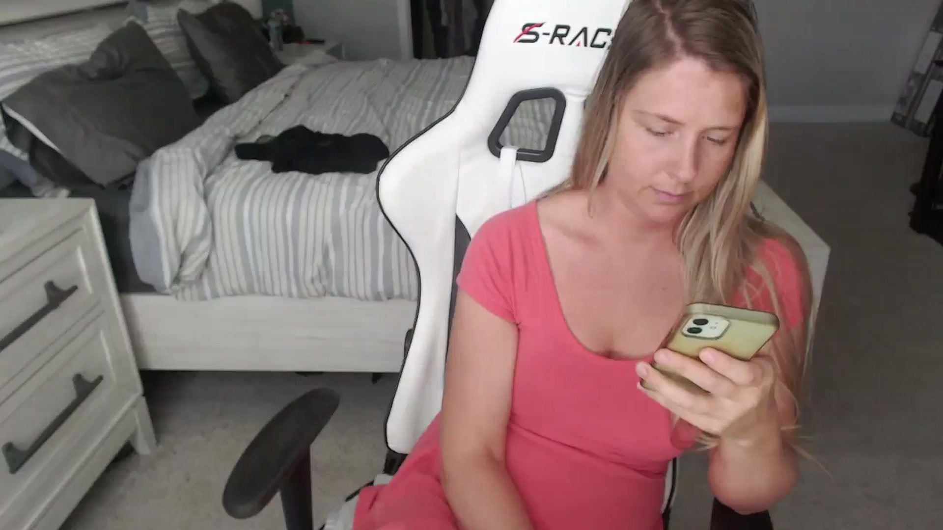 Gallery image thumbnail from ZenZoey's myfreecams stream on, 05/15/2025, 17:09 image 7 of 20