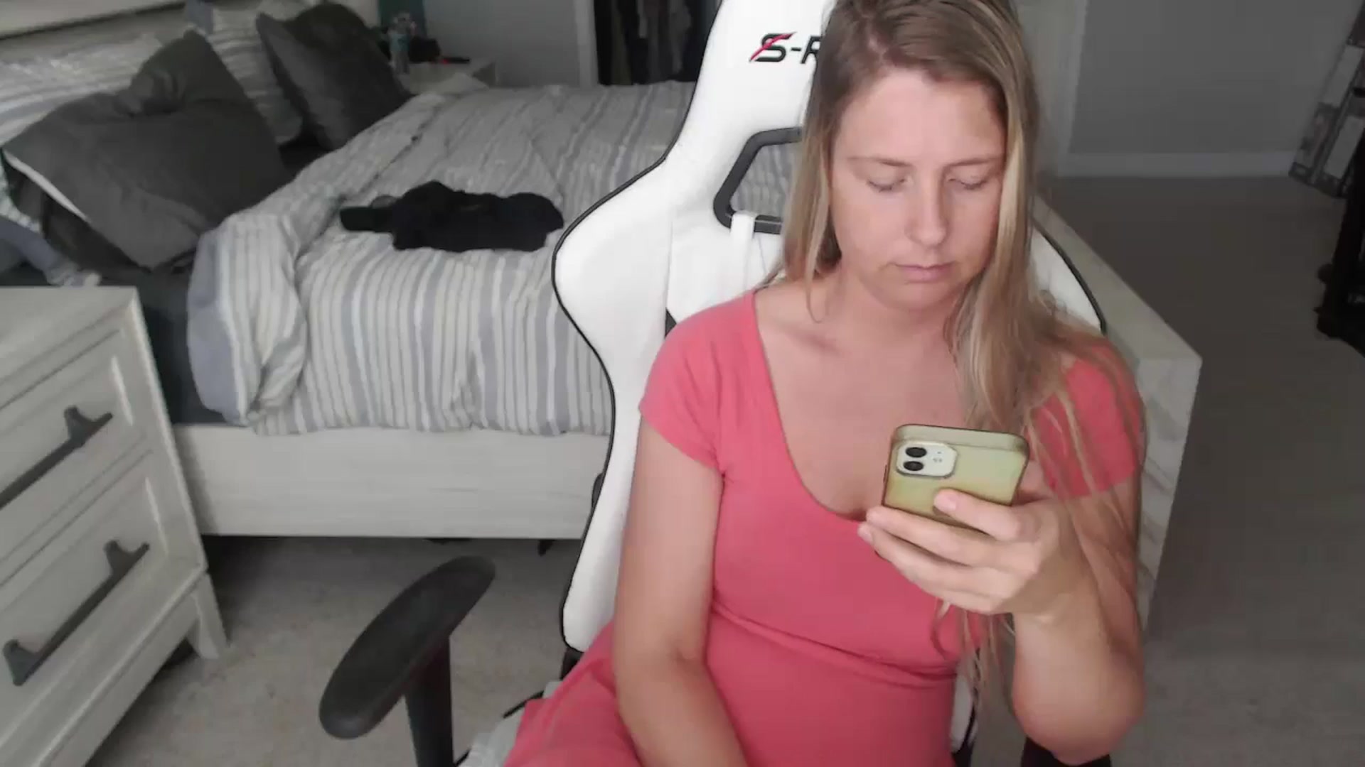 Gallery image thumbnail from ZenZoey's myfreecams stream on, 05/15/2025, 17:09 image 12 of 20