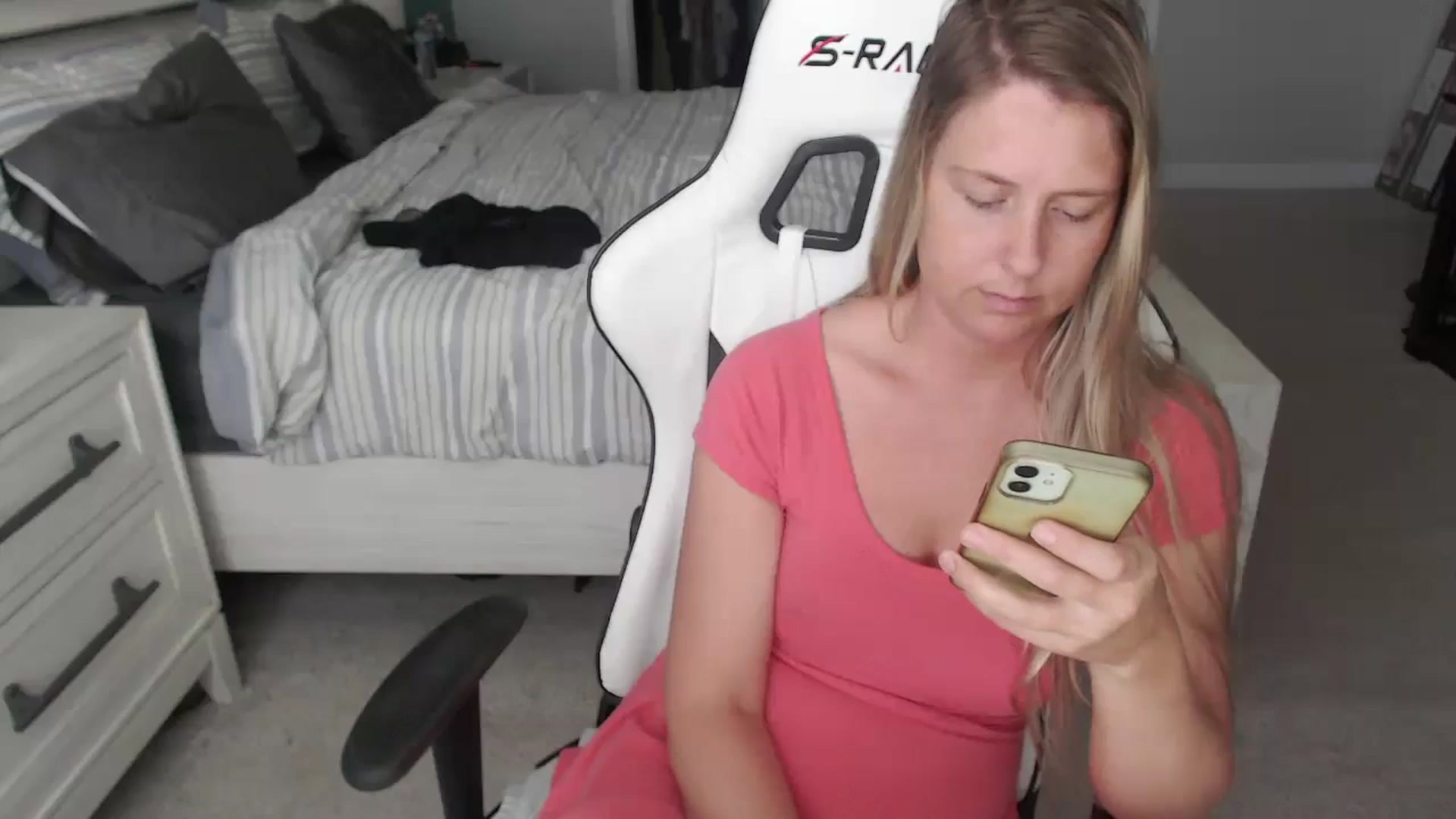 Gallery image thumbnail from ZenZoey's myfreecams stream on, 05/15/2025, 17:09 image 11 of 20