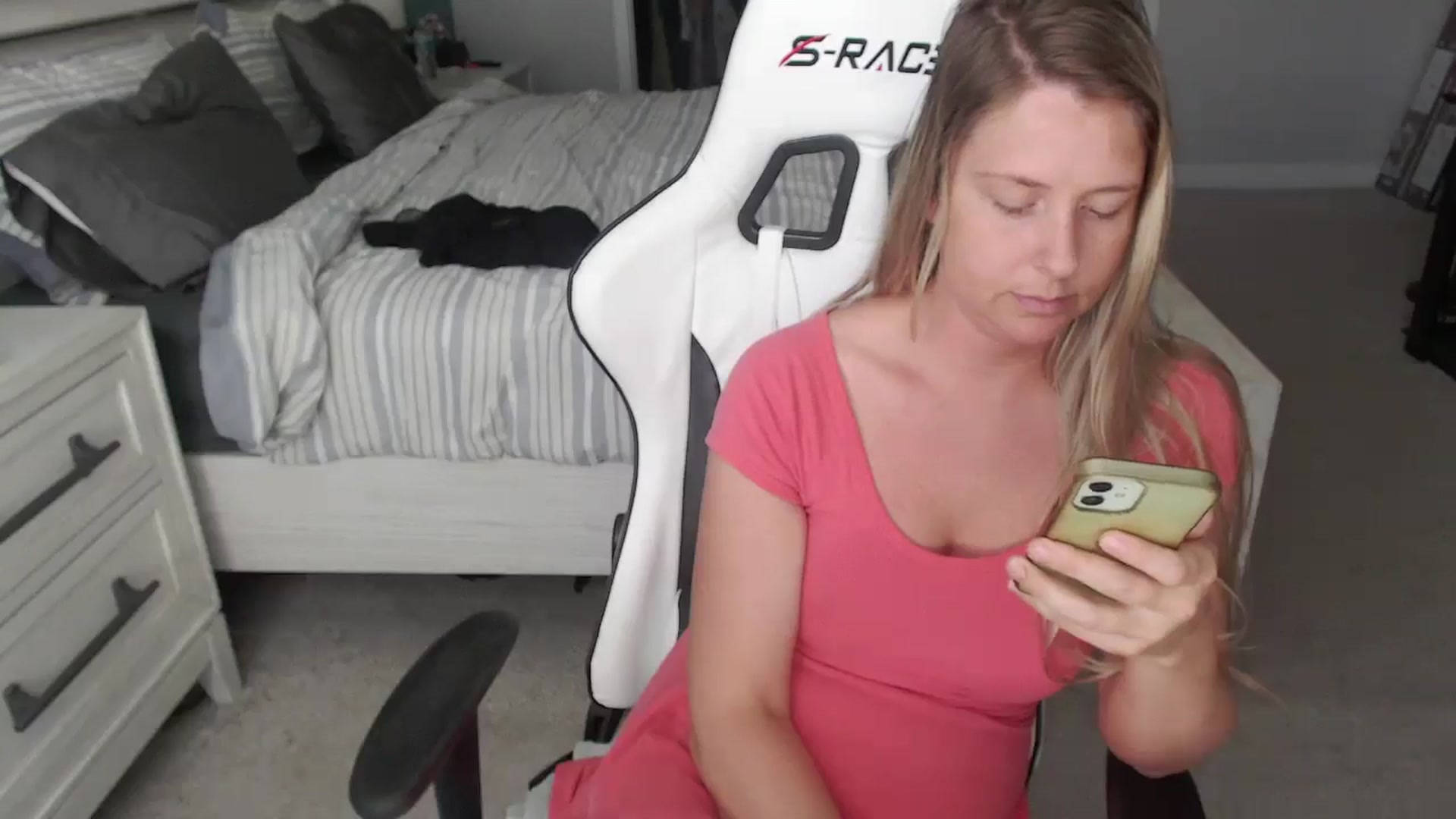 Gallery image thumbnail from ZenZoey's myfreecams stream on, 05/15/2025, 17:09 image 5 of 20