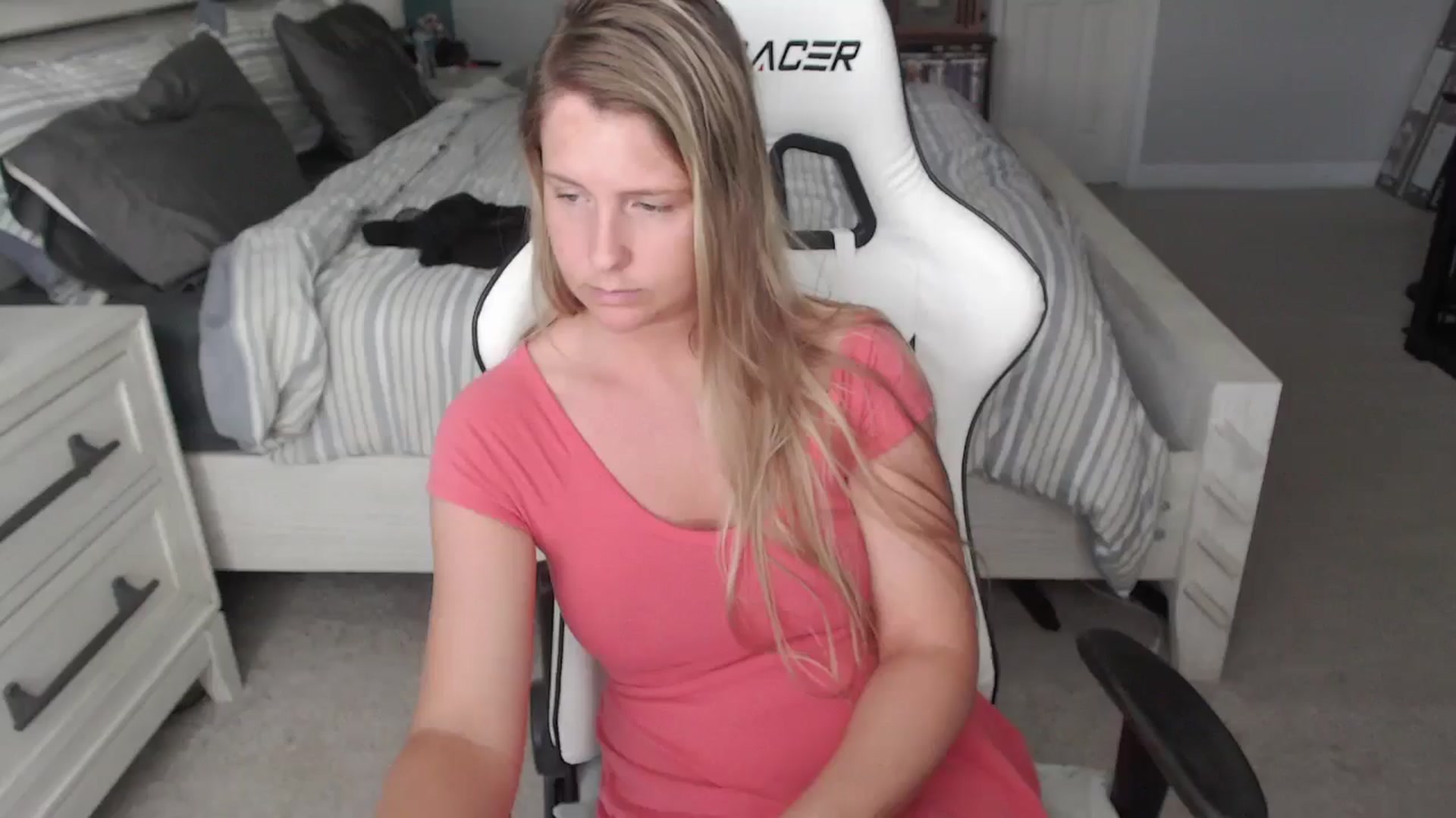 Gallery image thumbnail from ZenZoey's myfreecams stream on, 05/15/2025, 17:09 image 18 of 20