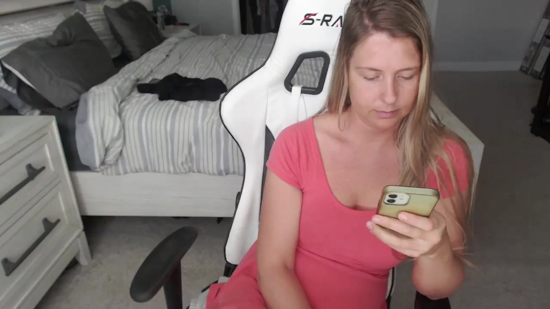 Gallery image thumbnail from ZenZoey's myfreecams stream on, 05/15/2025, 17:09 image 6 of 20