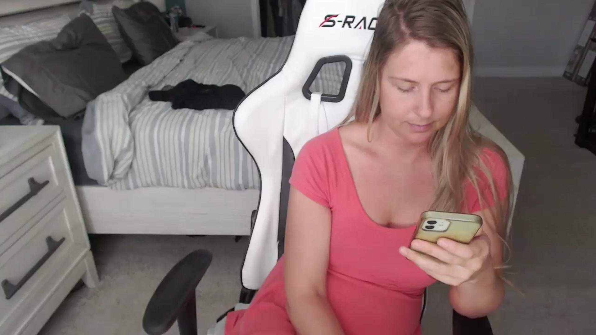 Gallery image thumbnail from ZenZoey's myfreecams stream on, 05/15/2025, 17:09 image 3 of 20
