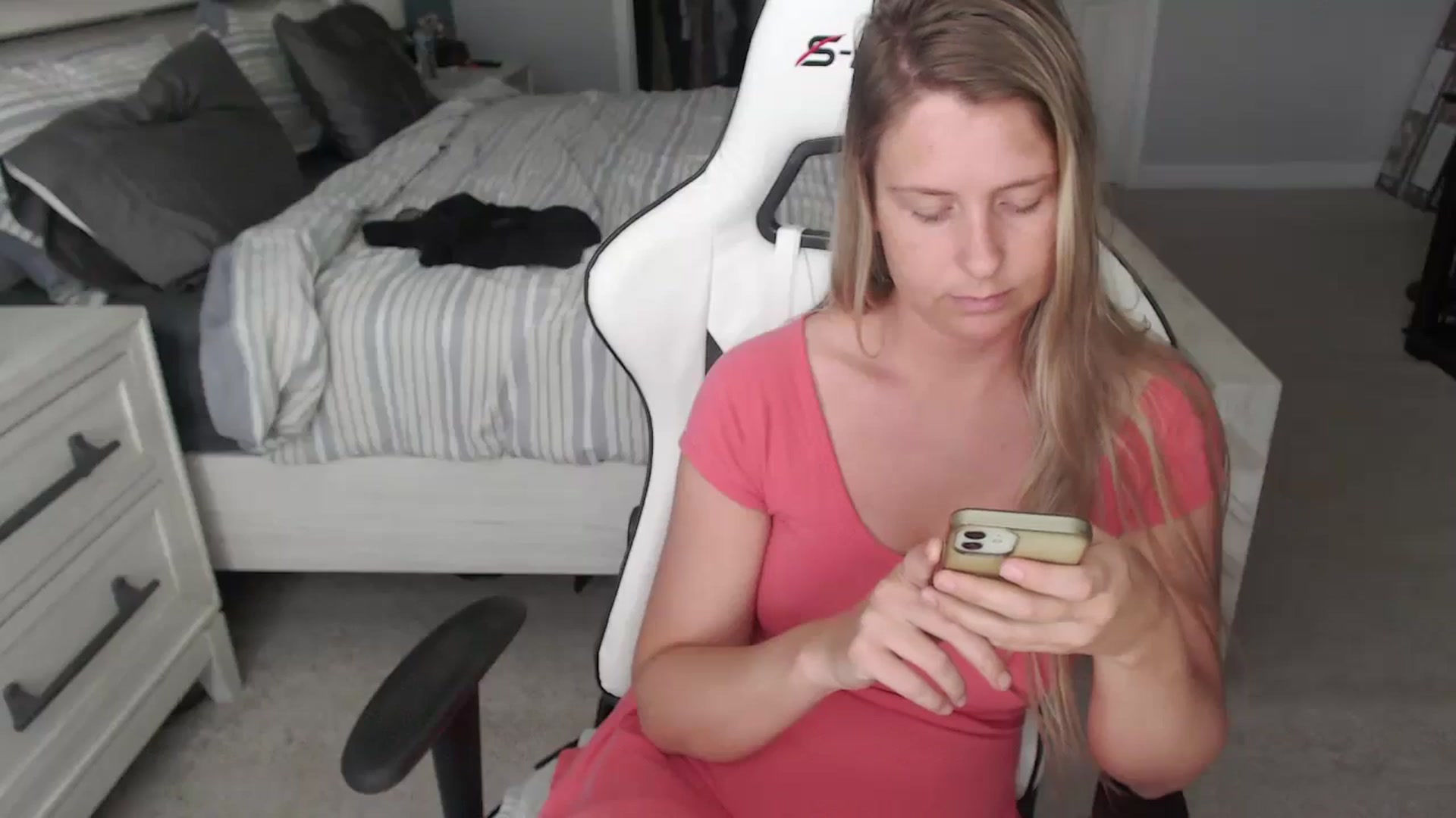 Gallery image thumbnail from ZenZoey's myfreecams stream on, 05/15/2025, 17:09 image 10 of 20