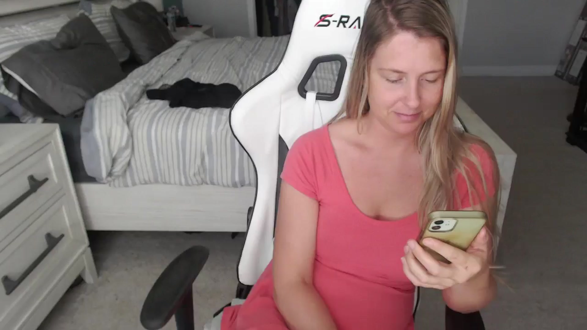 Gallery image thumbnail from ZenZoey's myfreecams stream on, 05/15/2025, 17:09 image 1 of 20