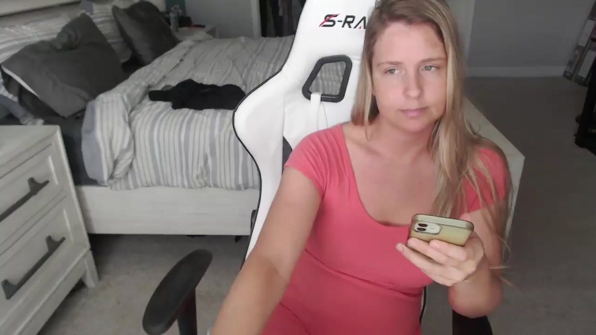 Gallery image thumbnail from ZenZoey's myfreecams stream on, 05/15/2025, 17:09 image 2 of 20