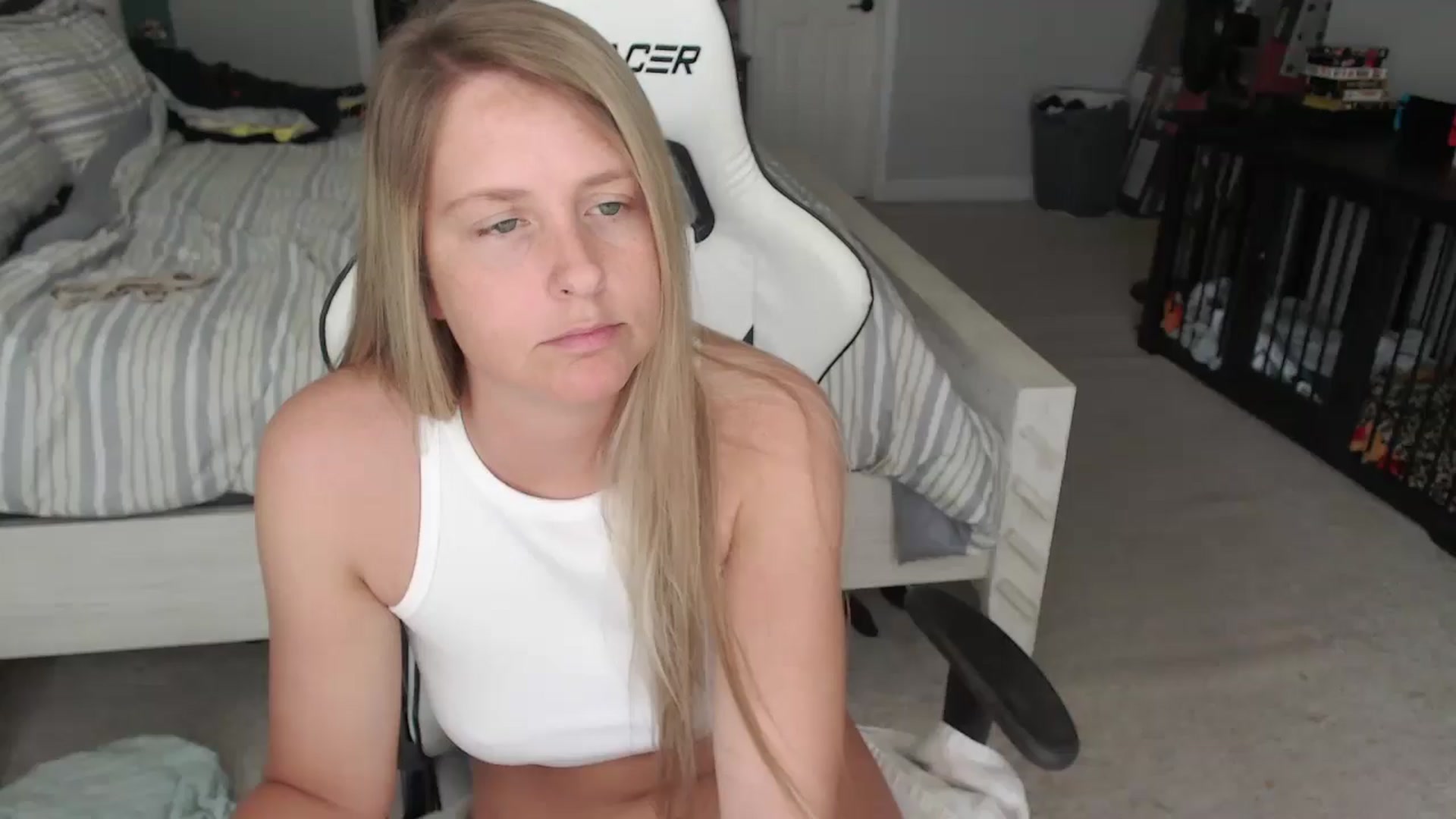 Gallery image thumbnail from ZenZoey's myfreecams stream on, 05/20/2025, 18:37 image 10 of 20