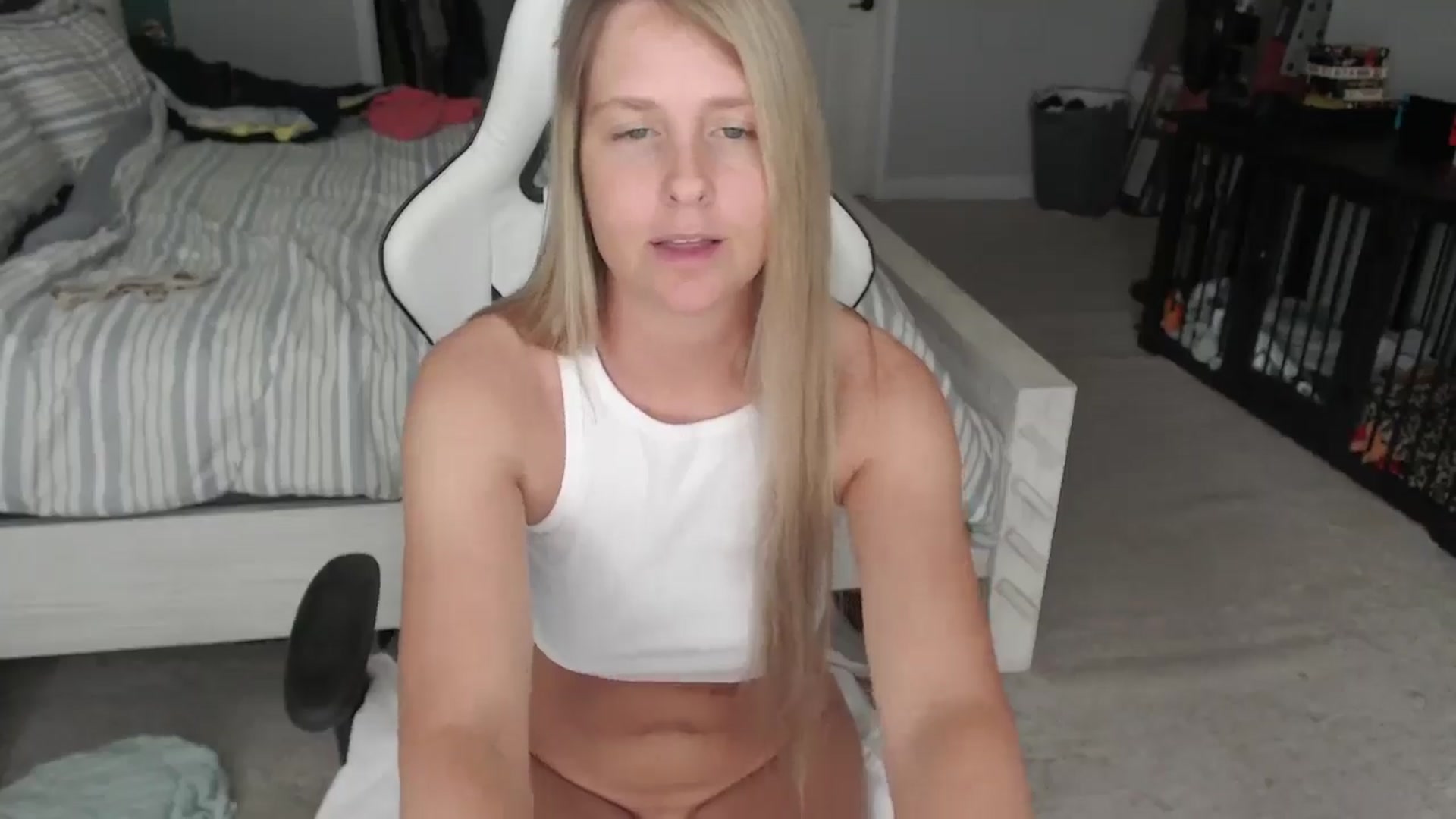 Gallery image thumbnail from ZenZoey's myfreecams stream on, 05/20/2025, 18:37 image 17 of 20