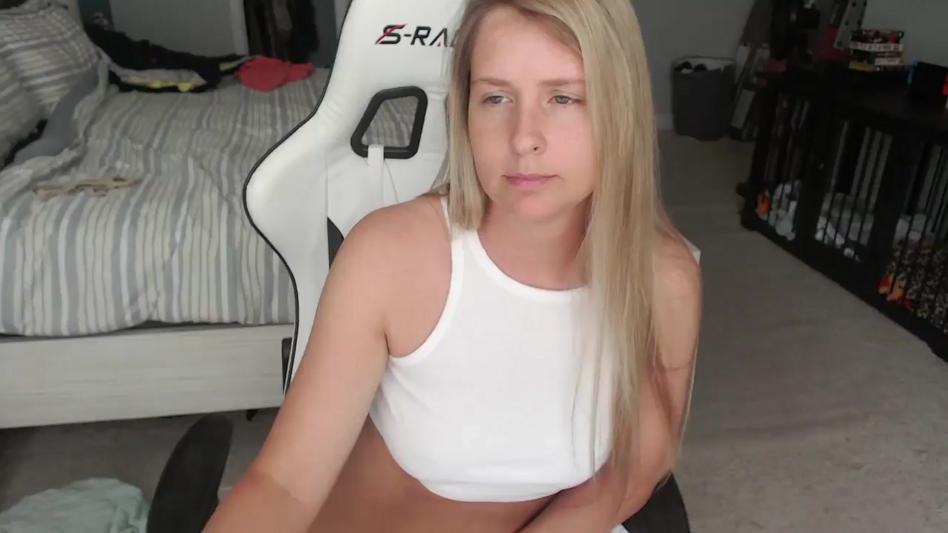 Gallery image thumbnail from ZenZoey's myfreecams stream on, 05/20/2025, 18:37 image 8 of 20