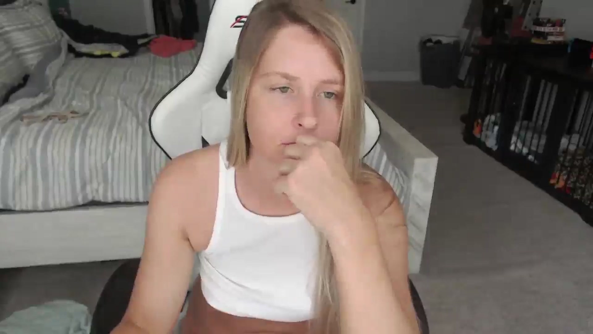 Gallery image thumbnail from ZenZoey's myfreecams stream on, 05/20/2025, 18:37 image 5 of 20
