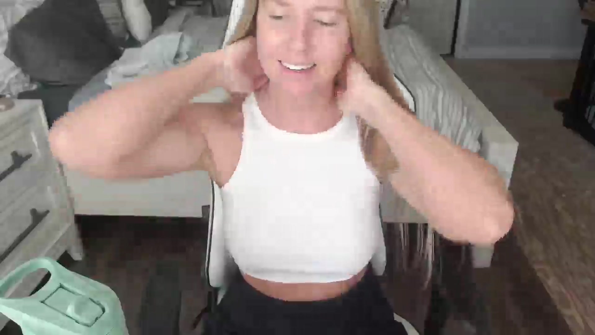Gallery image thumbnail from ZenZoey's myfreecams stream on, 05/28/2025, 17:04 image 18 of 20