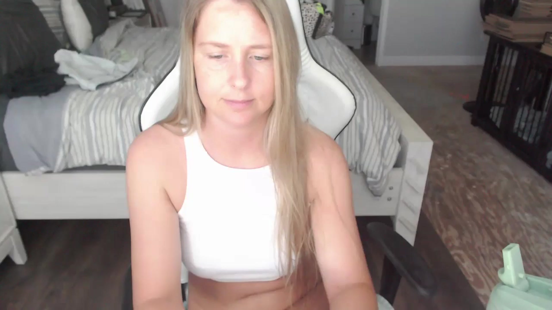 Gallery image thumbnail from ZenZoey's myfreecams stream on, 05/28/2025, 18:25 image 16 of 20