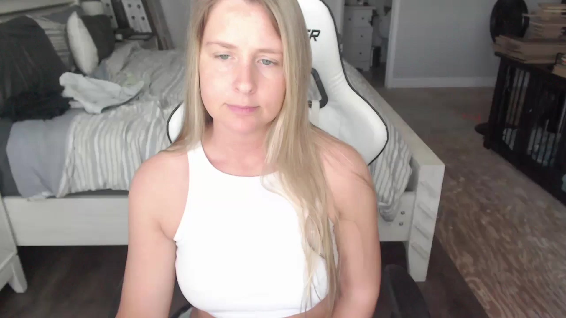 Gallery image thumbnail from ZenZoey's myfreecams stream on, 05/28/2025, 18:25 image 1 of 20