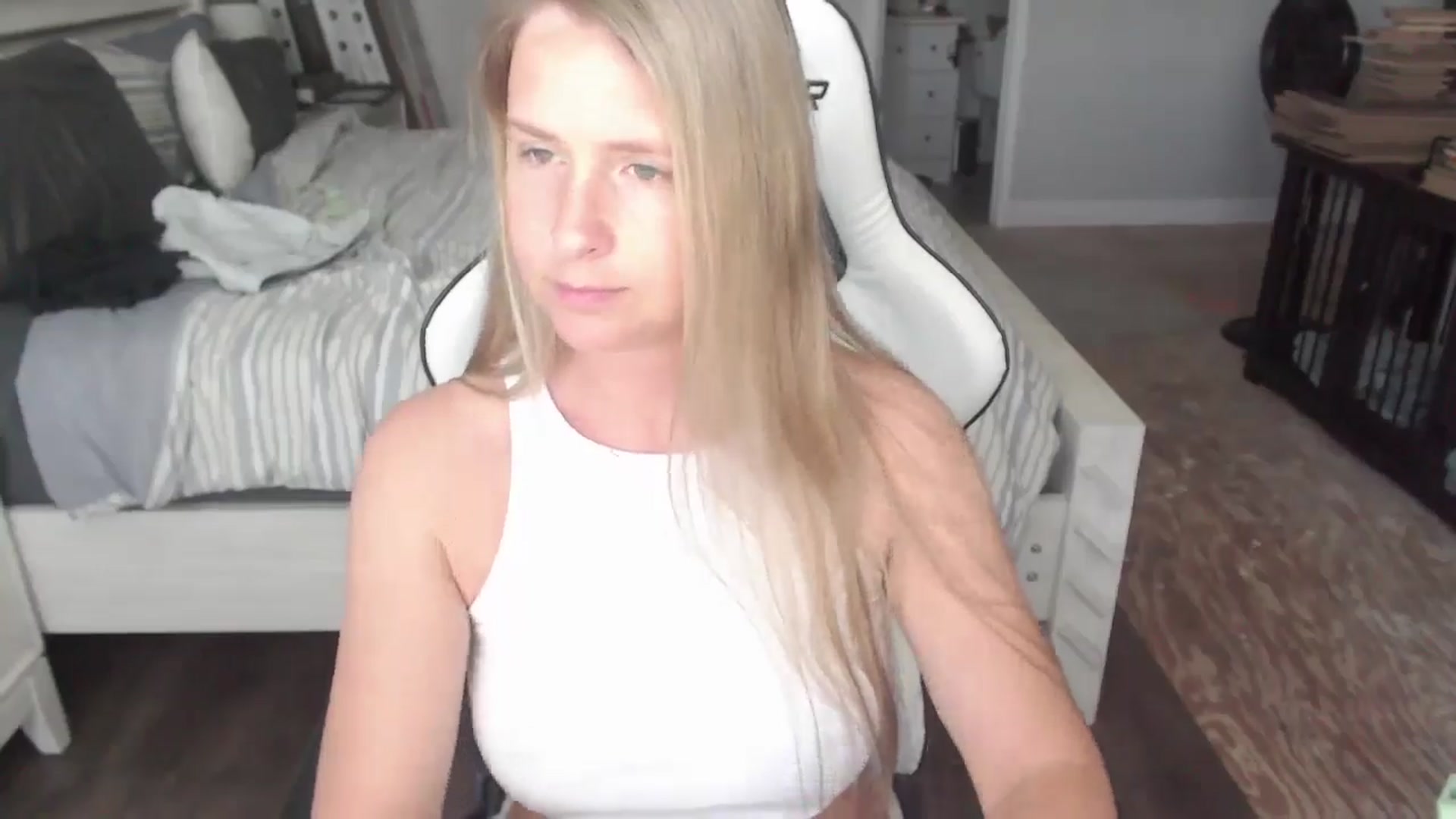Gallery image thumbnail from ZenZoey's myfreecams stream on, 05/28/2025, 18:25 image 5 of 20