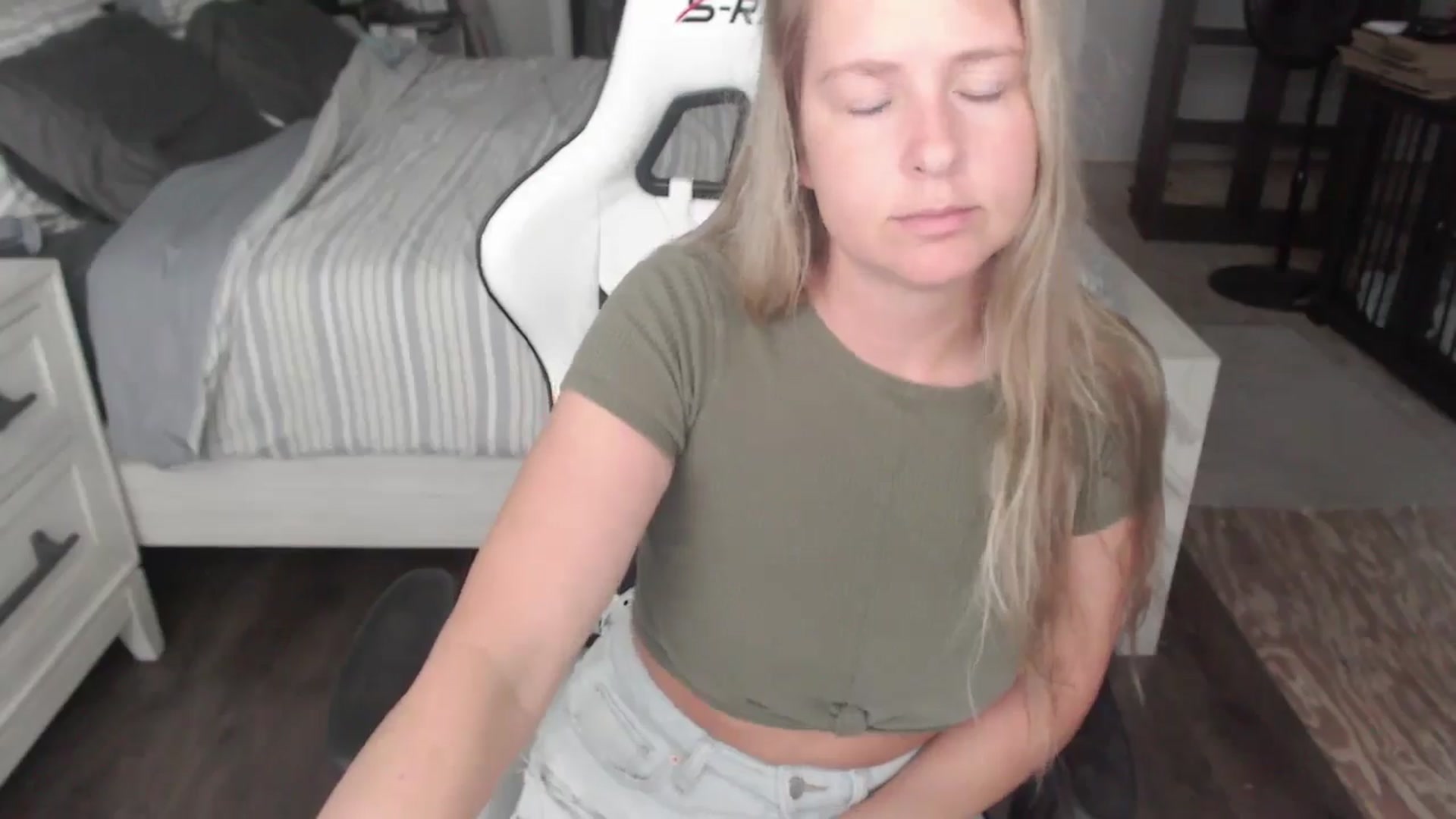 Gallery image thumbnail from ZenZoey's myfreecams stream on, 05/29/2025, 15:48 image 3 of 20