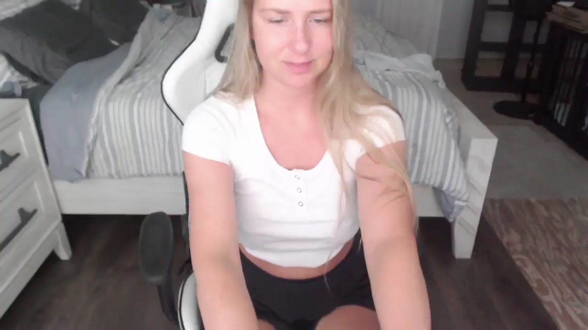 Gallery image thumbnail from ZenZoey's myfreecams stream on, 05/29/2025, 15:48 image 20 of 20