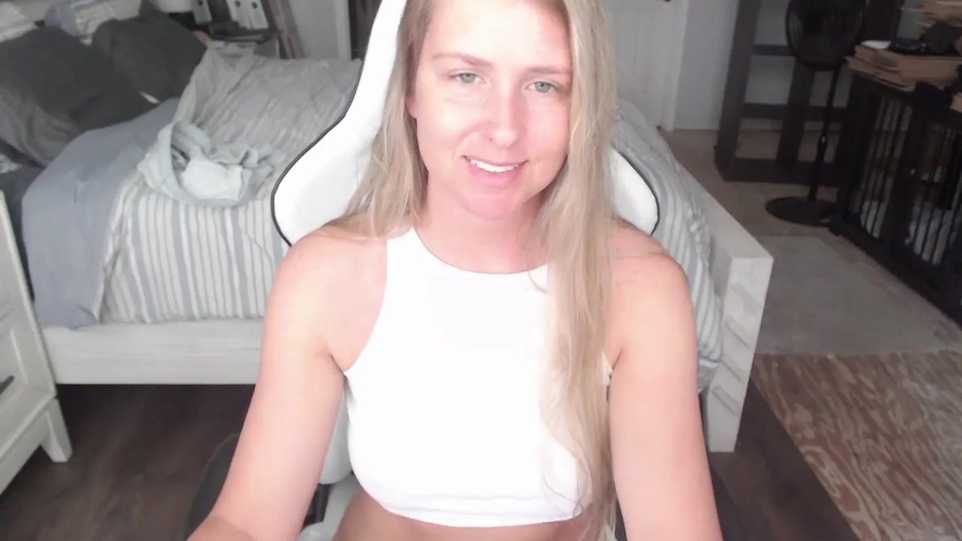 Gallery image thumbnail from ZenZoey's myfreecams stream on, 05/29/2025, 17:26 image 18 of 20
