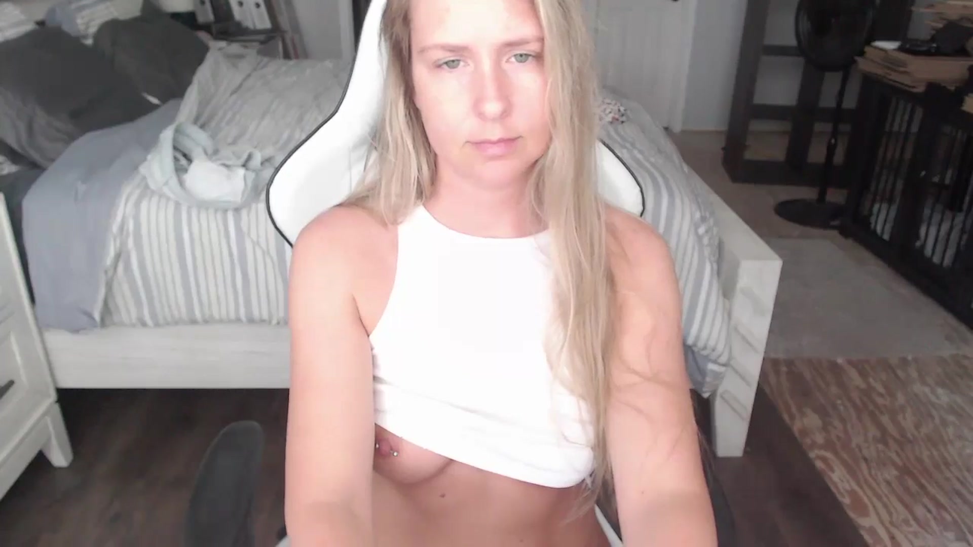 Gallery image thumbnail from ZenZoey's myfreecams stream on, 05/29/2025, 17:26 image 10 of 20