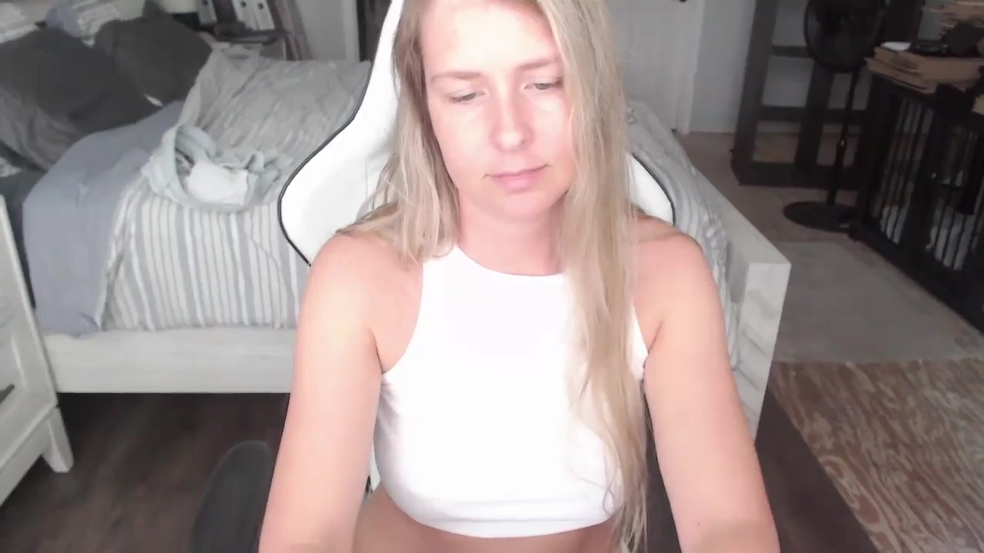 Gallery image thumbnail from ZenZoey's myfreecams stream on, 05/29/2025, 17:26 image 19 of 20