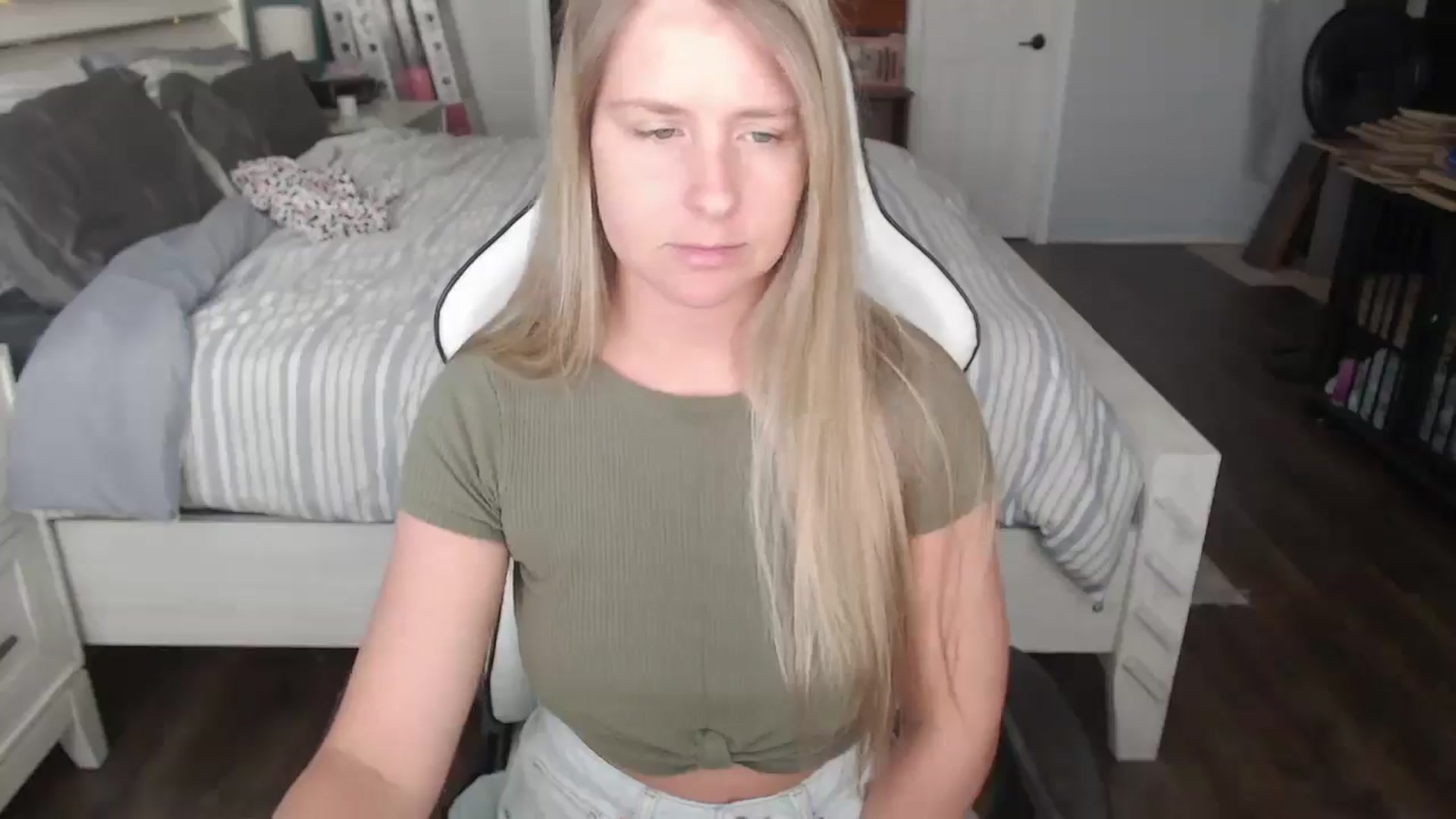 Gallery image thumbnail from ZenZoey's myfreecams stream on, 06/03/2025, 16:19 image 19 of 20