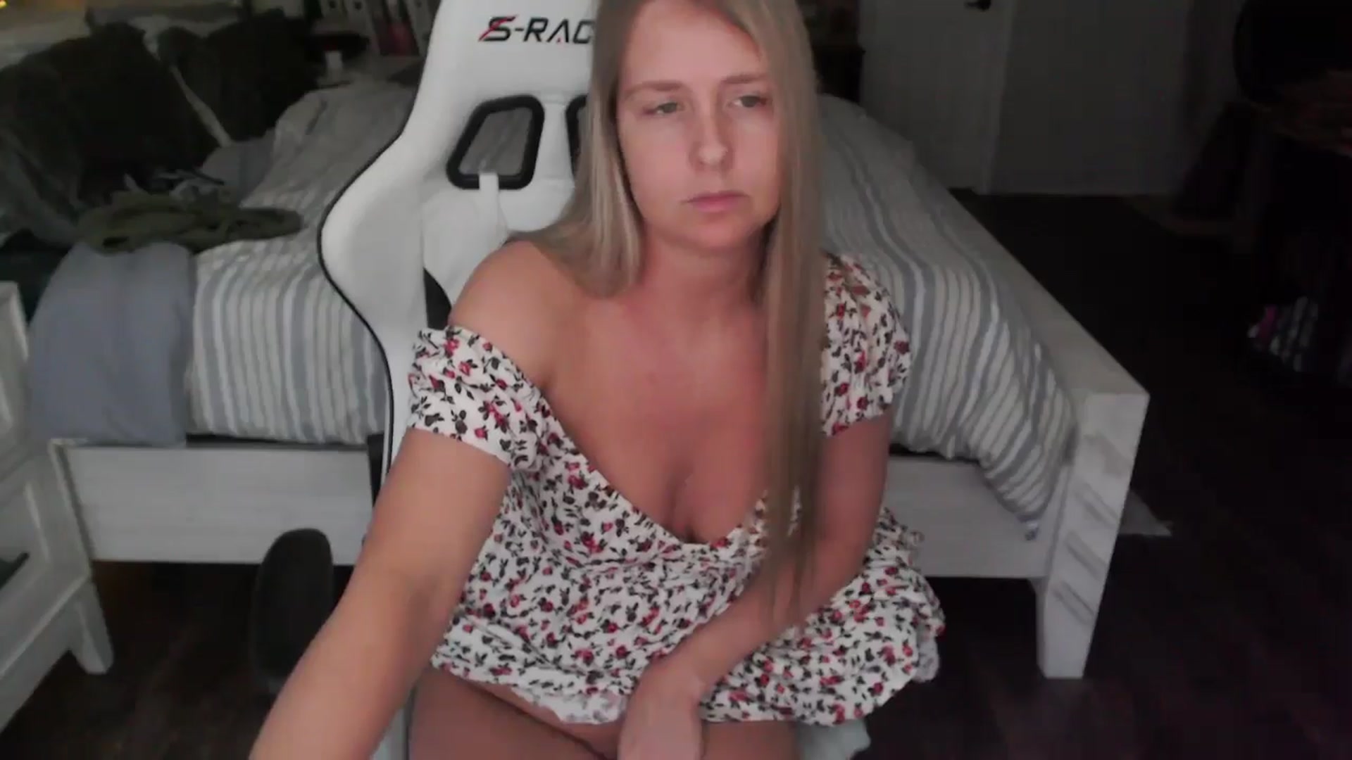 Gallery image thumbnail from ZenZoey's myfreecams stream on, 06/03/2025, 18:34 image 8 of 20