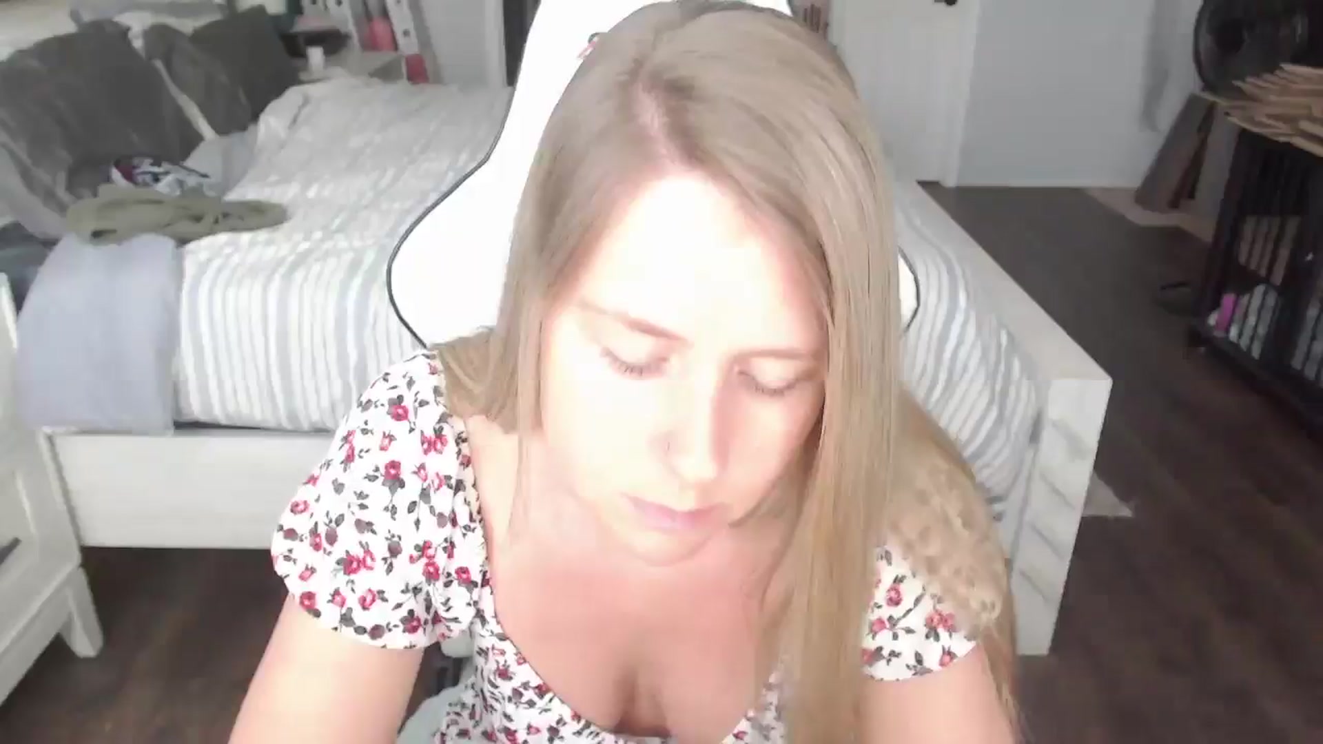 Gallery image thumbnail from ZenZoey's myfreecams stream on, 06/03/2025, 18:34 image 1 of 20