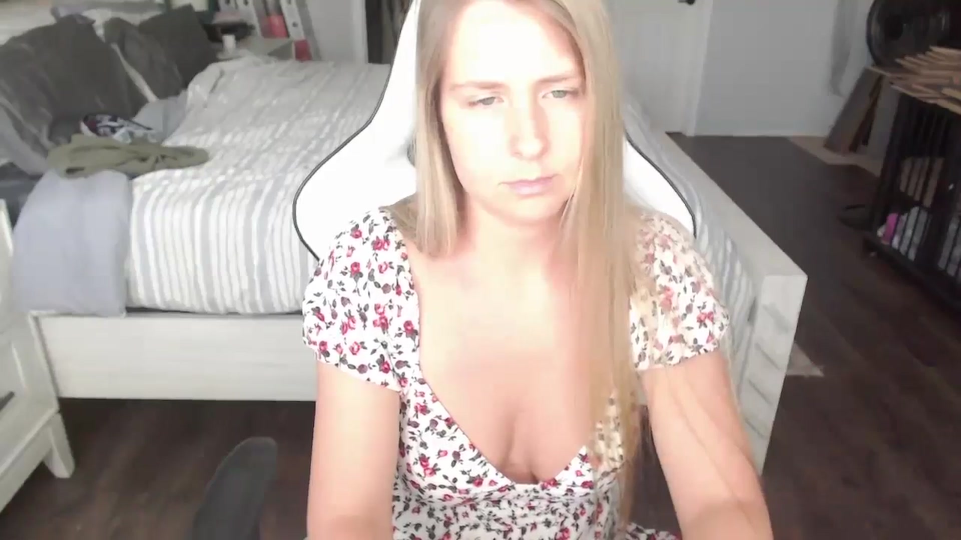 Gallery image thumbnail from ZenZoey's myfreecams stream on, 06/03/2025, 18:34 image 2 of 20