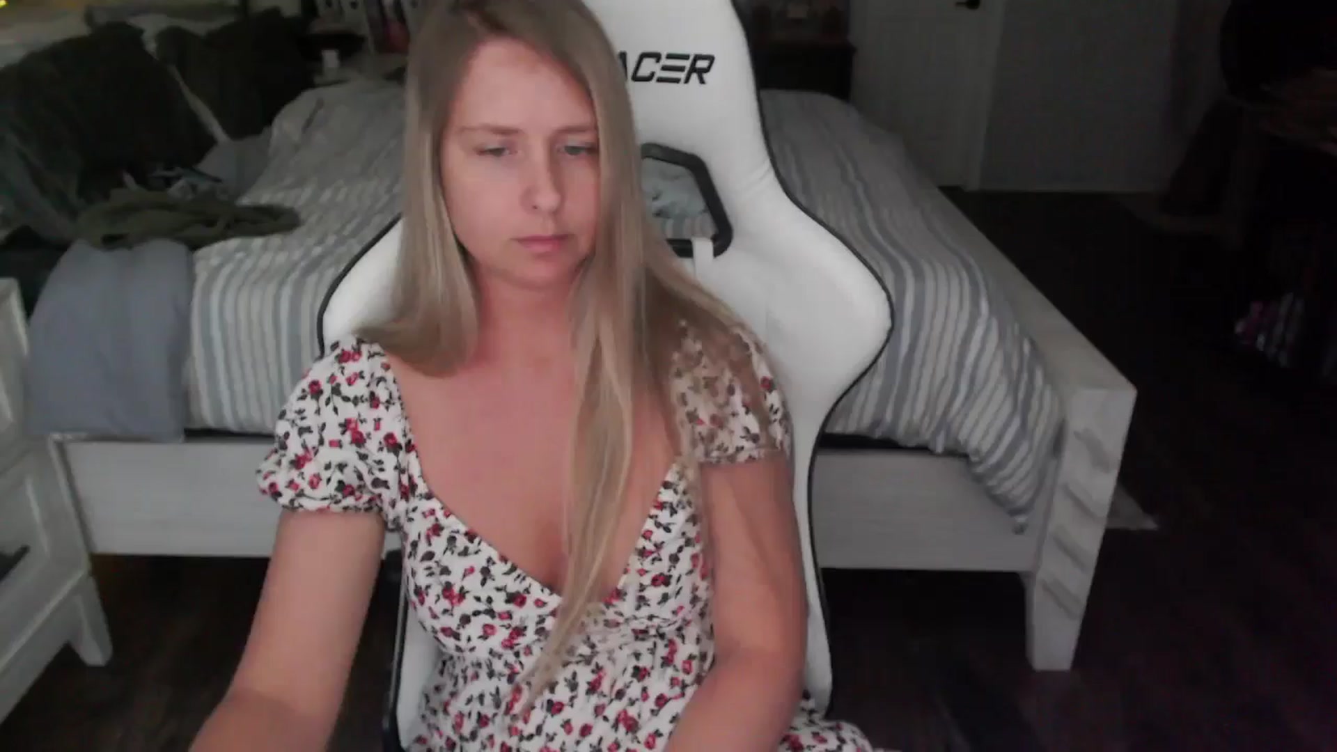 Gallery image thumbnail from ZenZoey's myfreecams stream on, 06/03/2025, 18:34 image 5 of 20