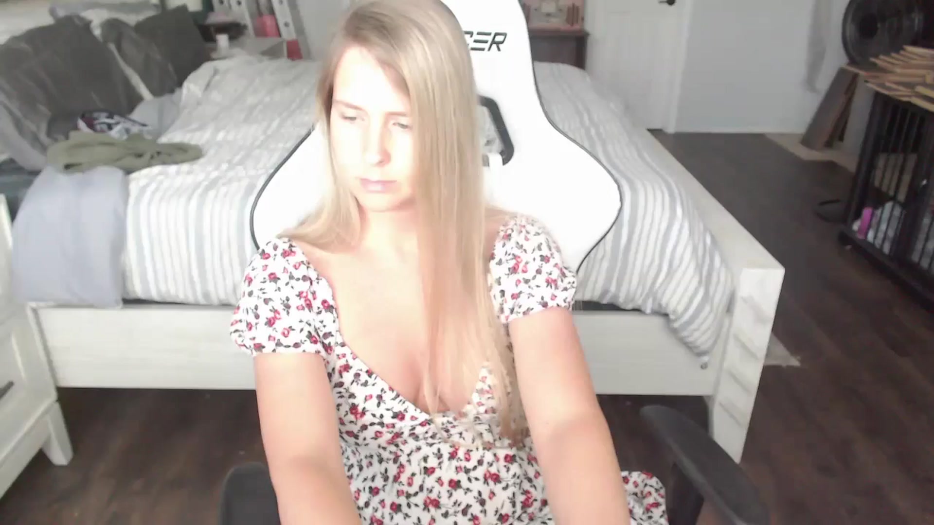 Gallery image thumbnail from ZenZoey's myfreecams stream on, 06/03/2025, 18:34 image 3 of 20