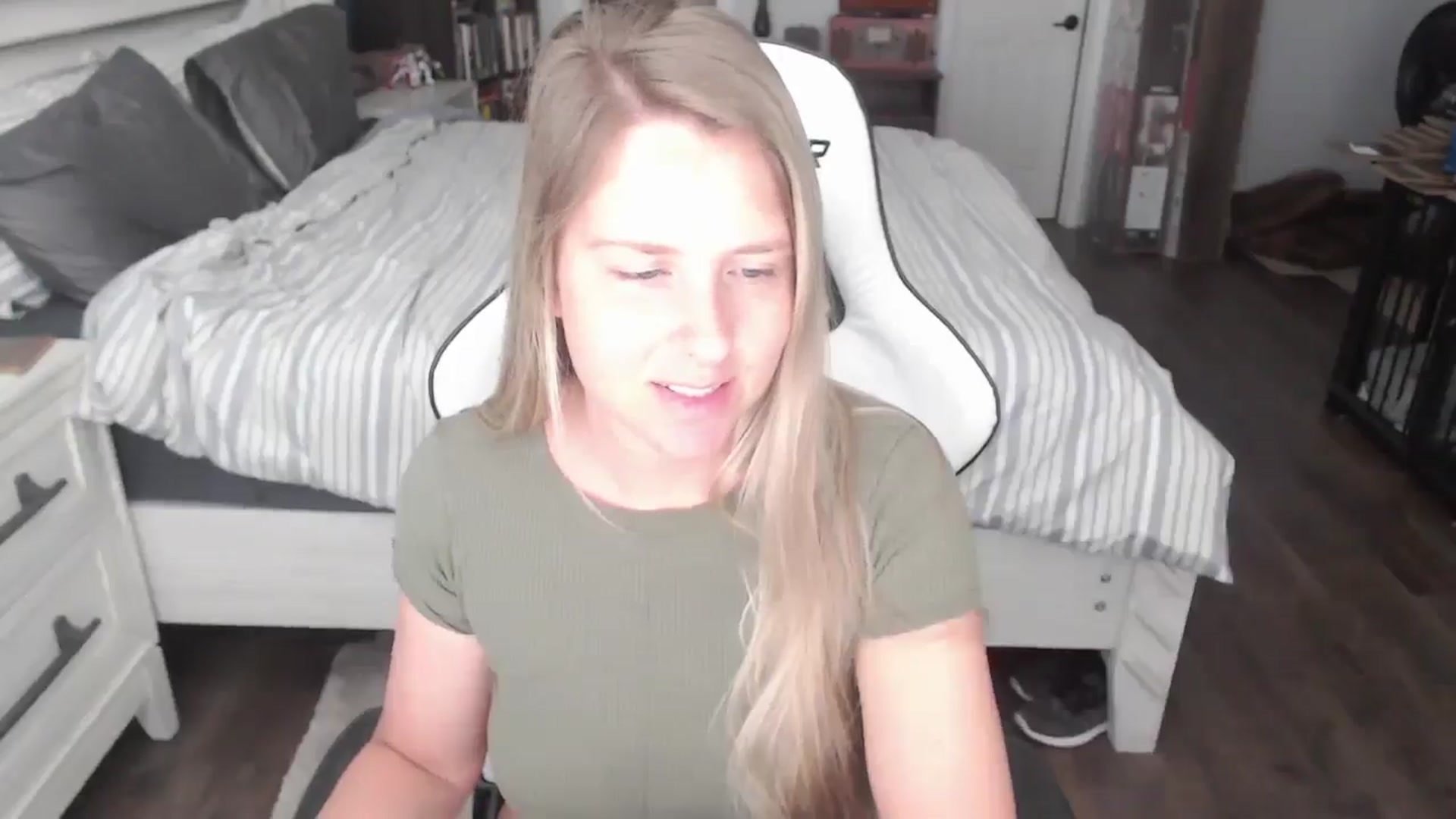 Gallery image thumbnail from ZenZoey's myfreecams stream on, 06/12/2025, 15:56 image 6 of 20
