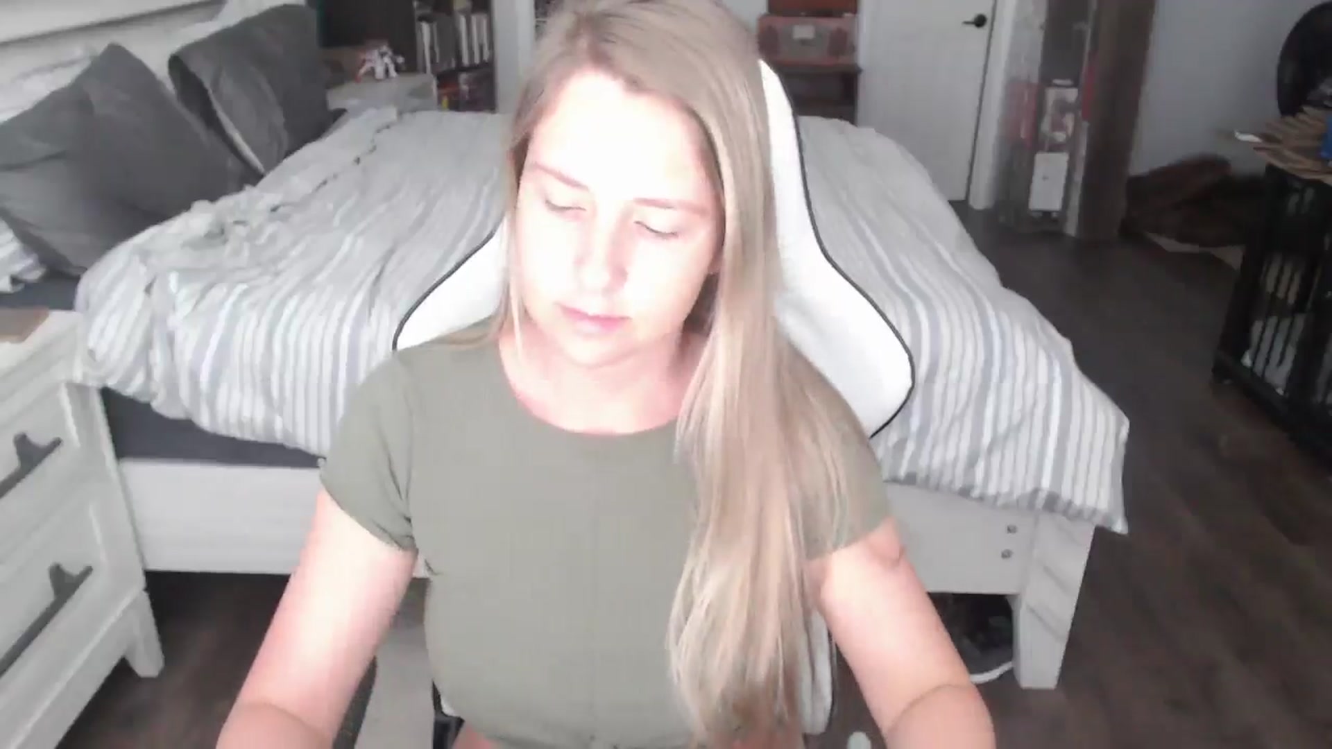 Gallery image thumbnail from ZenZoey's myfreecams stream on, 06/12/2025, 15:56 image 3 of 20