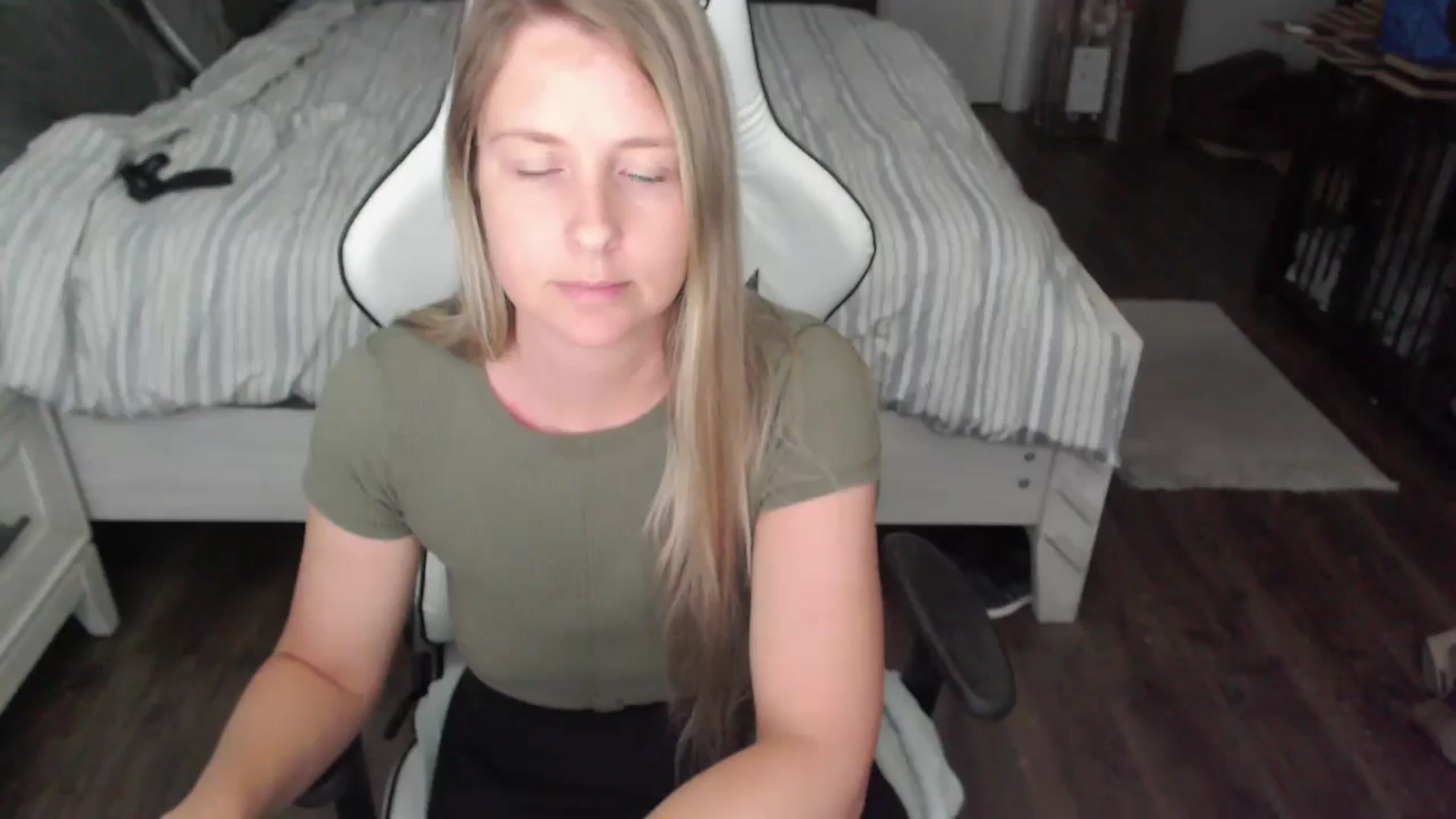 Gallery image thumbnail from ZenZoey's myfreecams stream on, 06/12/2025, 17:37 image 20 of 20