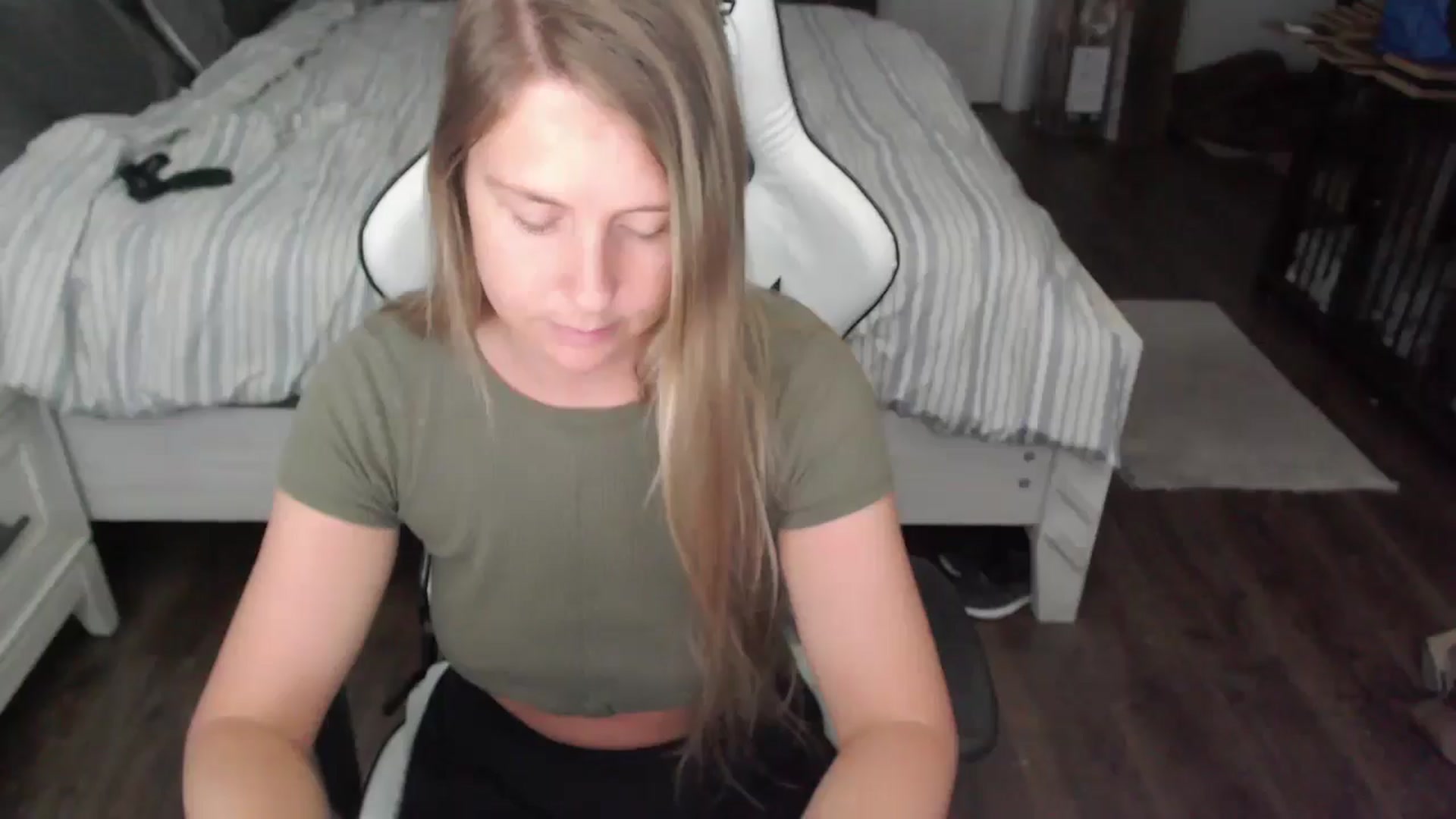 Gallery image thumbnail from ZenZoey's myfreecams stream on, 06/12/2025, 17:37 image 16 of 20