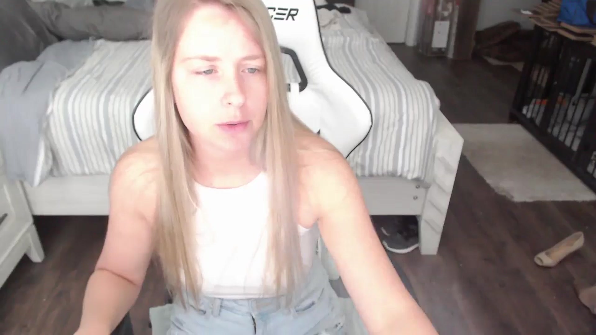 Gallery image thumbnail from ZenZoey's myfreecams stream on, 06/13/2025, 16:17 image 2 of 20