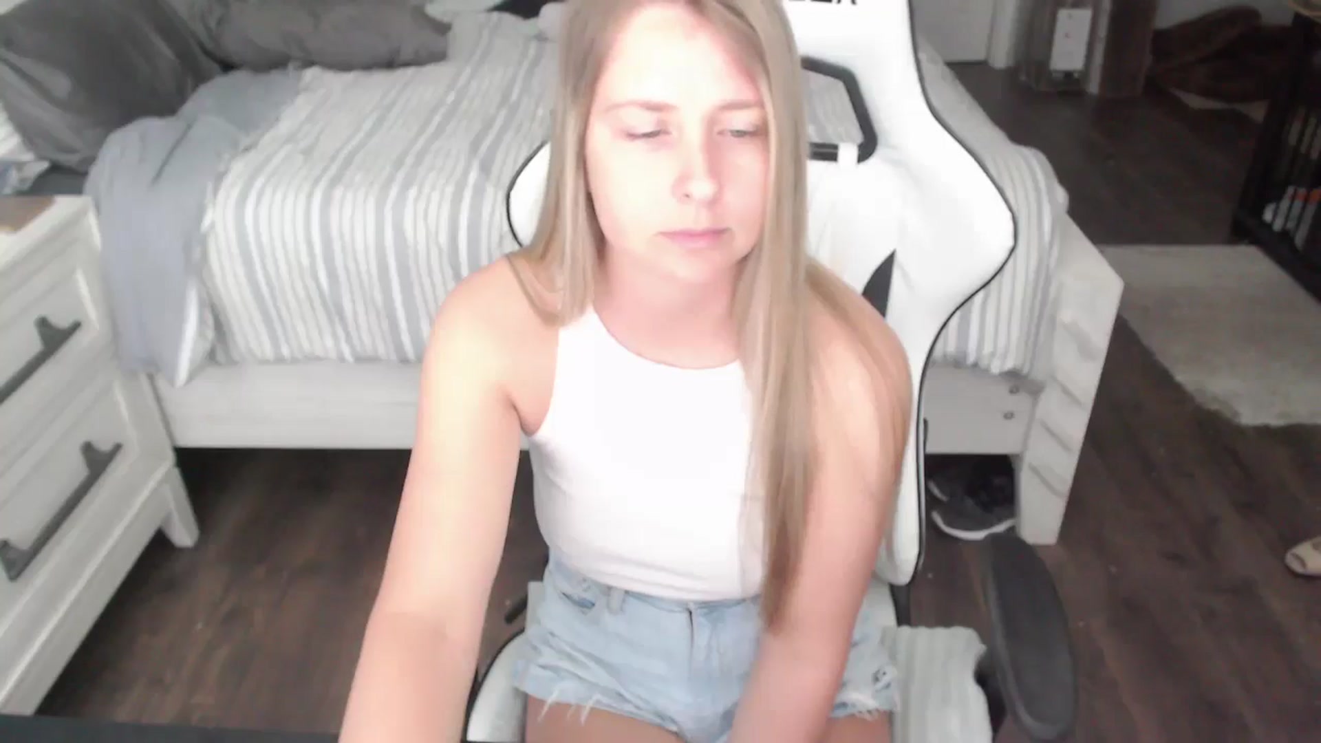 Gallery image thumbnail from ZenZoey's myfreecams stream on, 06/13/2025, 17:41 image 8 of 20